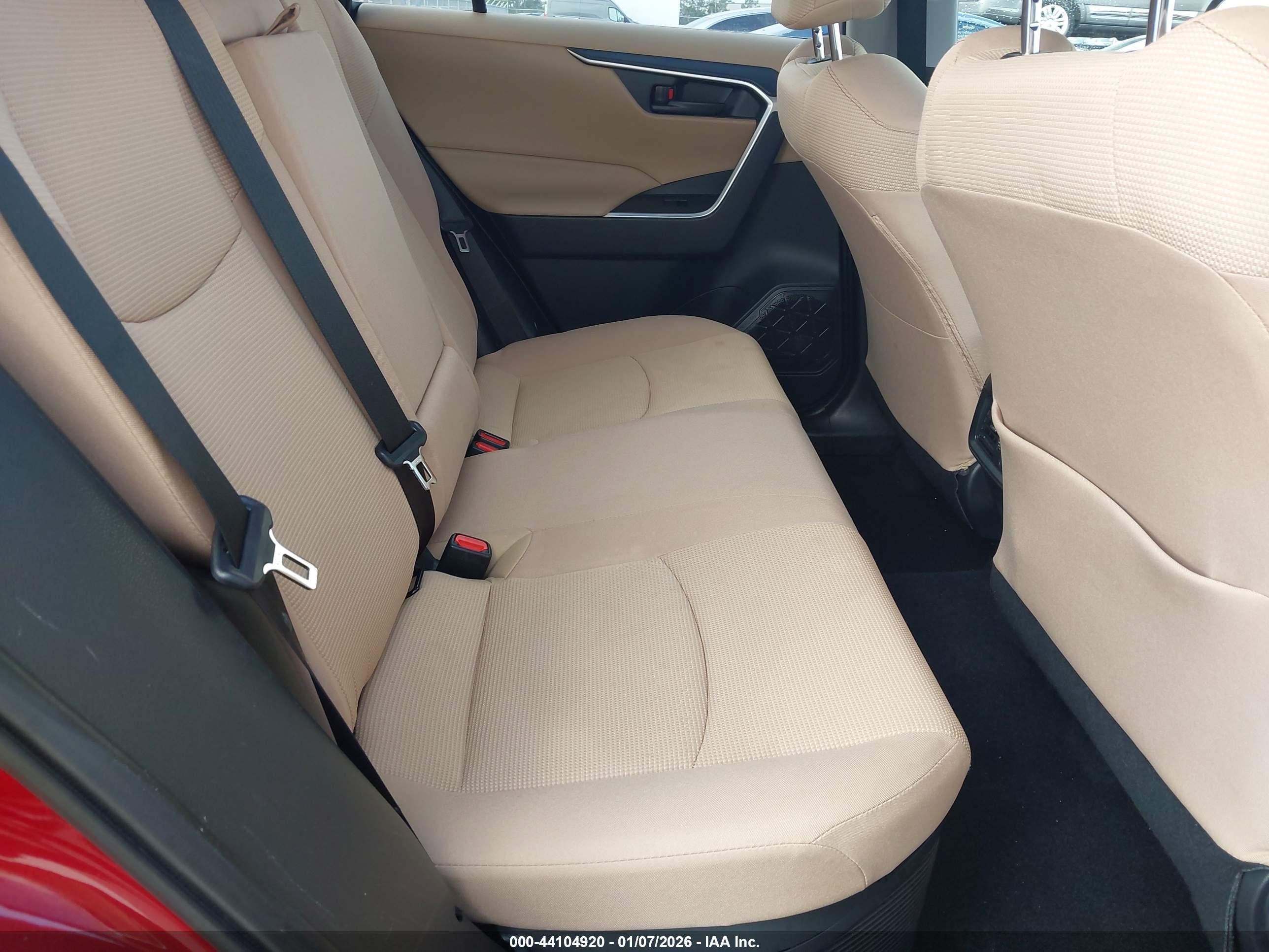 TOYOTA RAV4 image 8