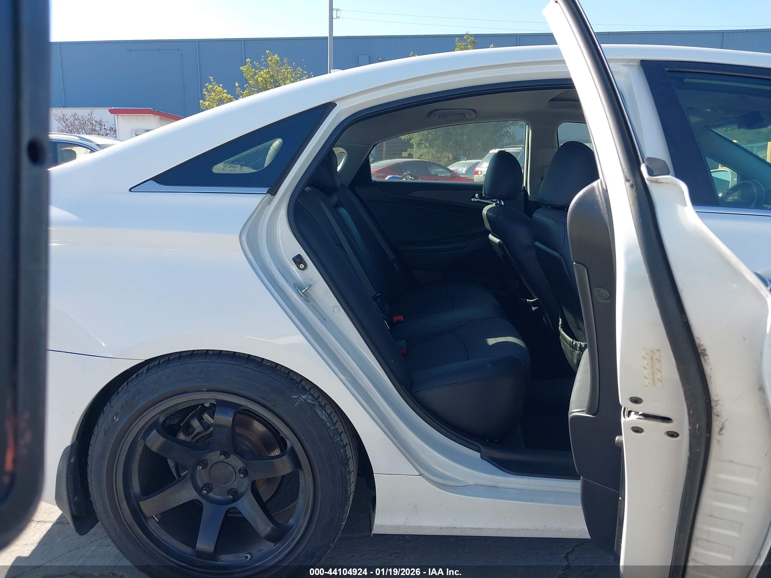 HYUNDAI SONATA image 8
