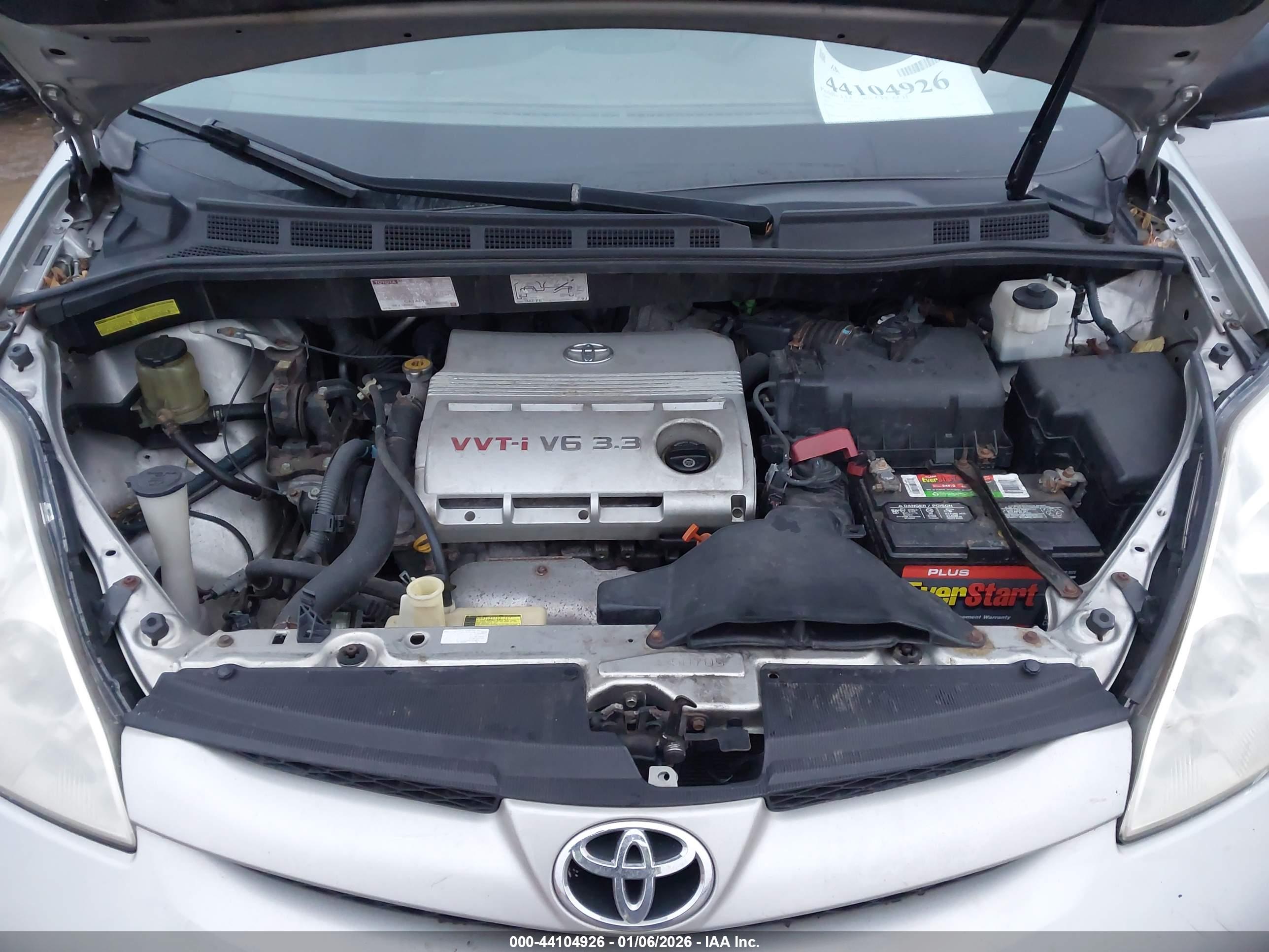 TOYOTA SIENNA image 10