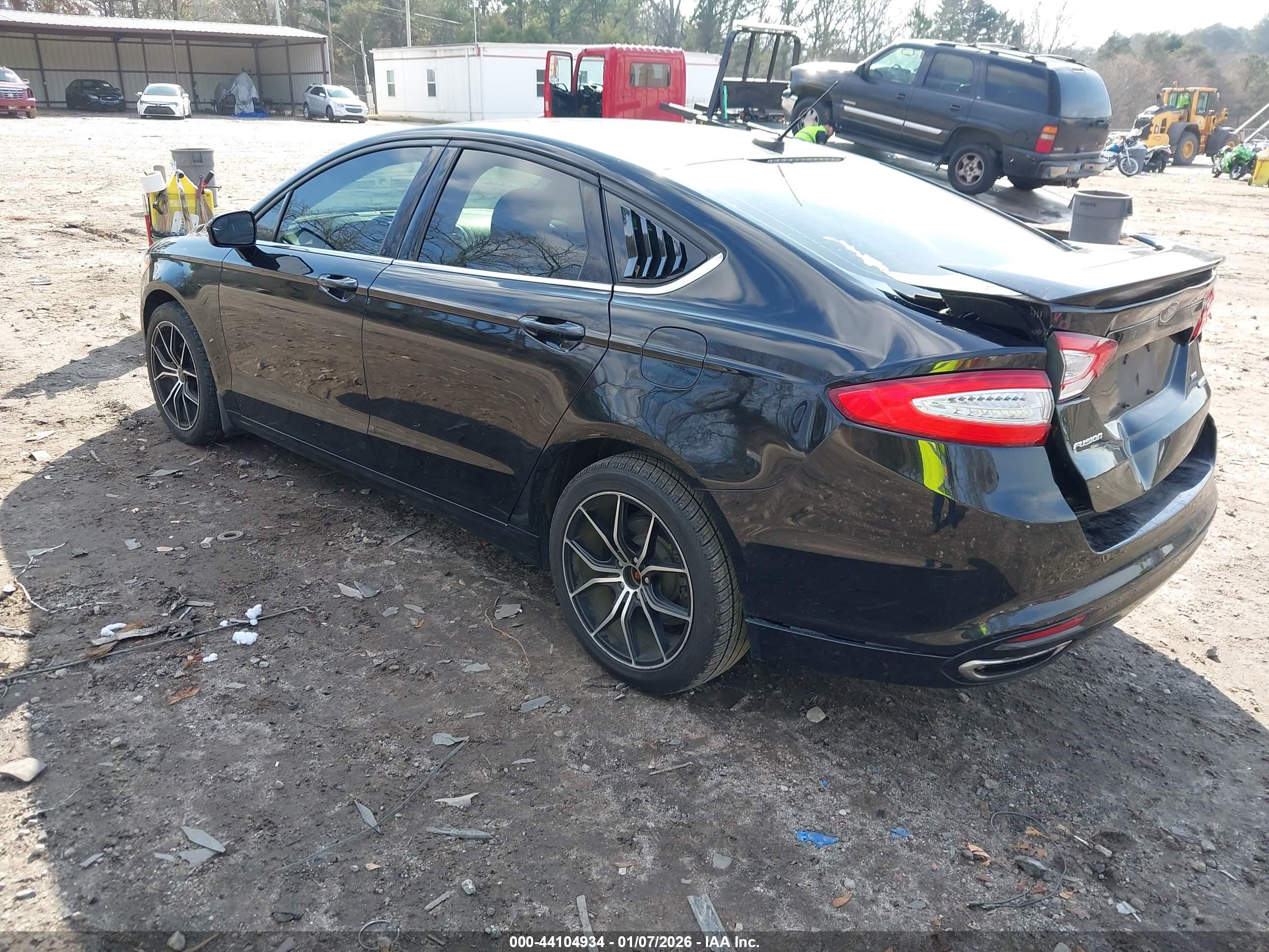 FORD FUSION image 3