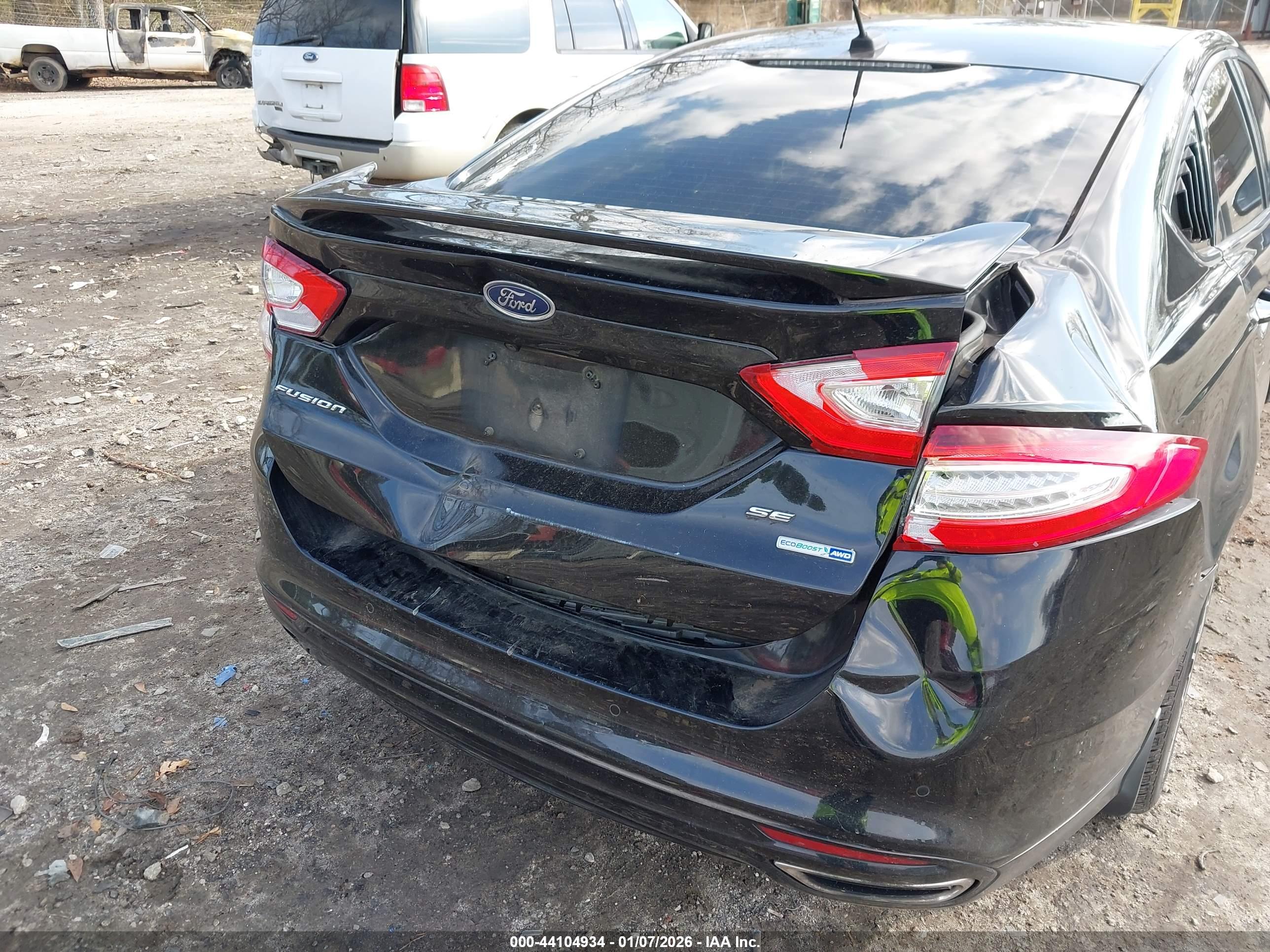 FORD FUSION image 6