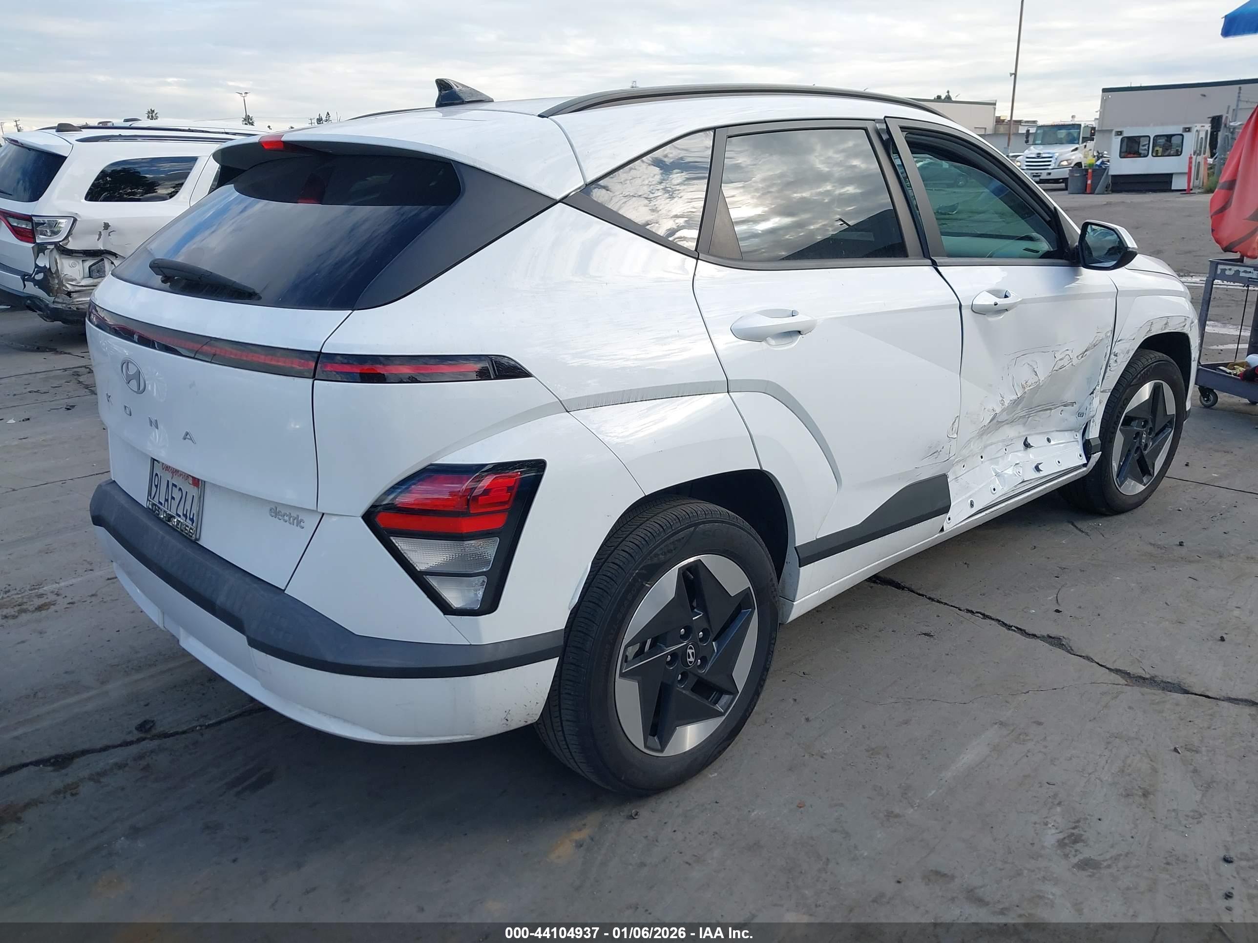 HYUNDAI KONA image 4