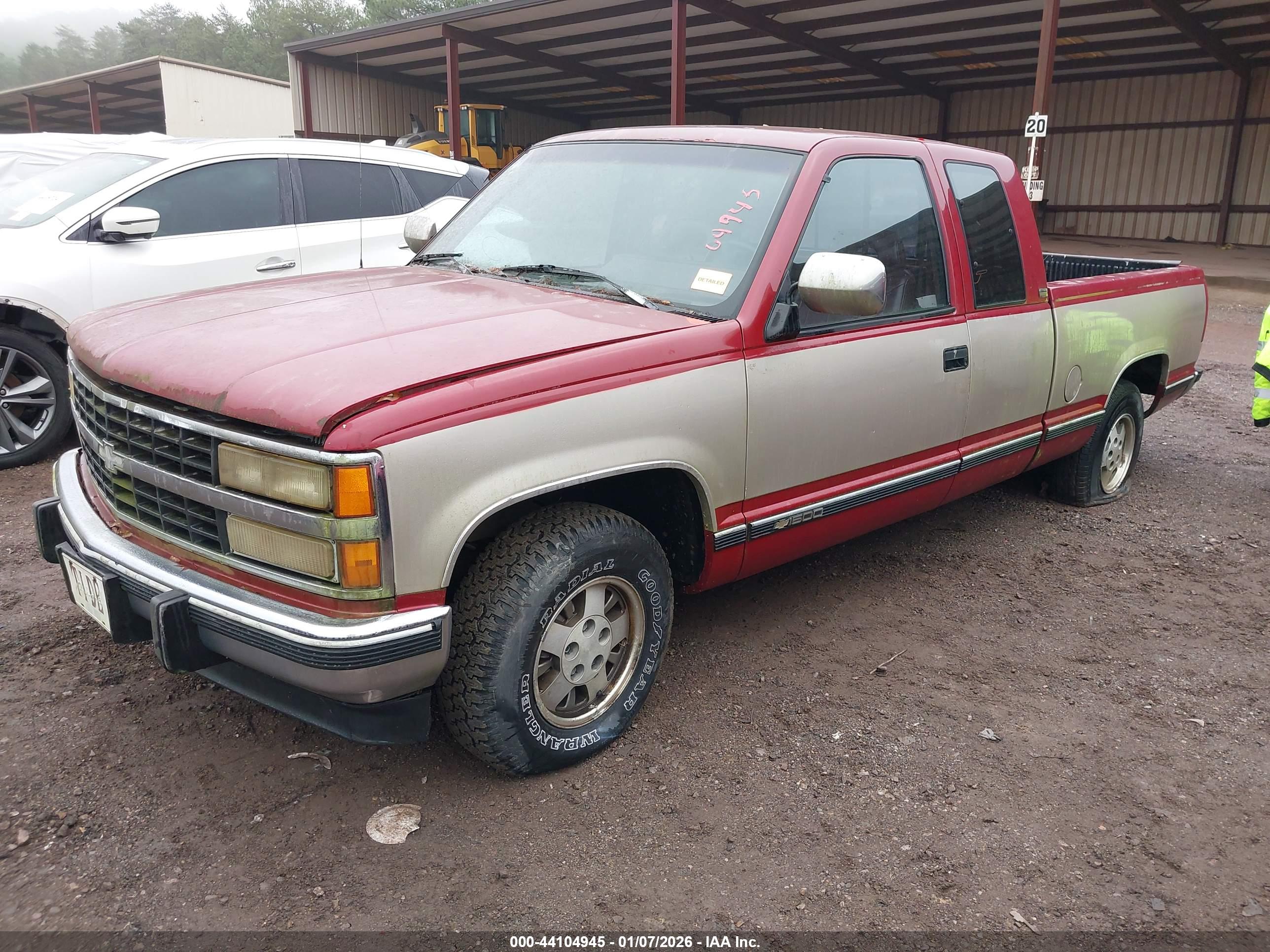 CHEVROLET GMT-400 image 2