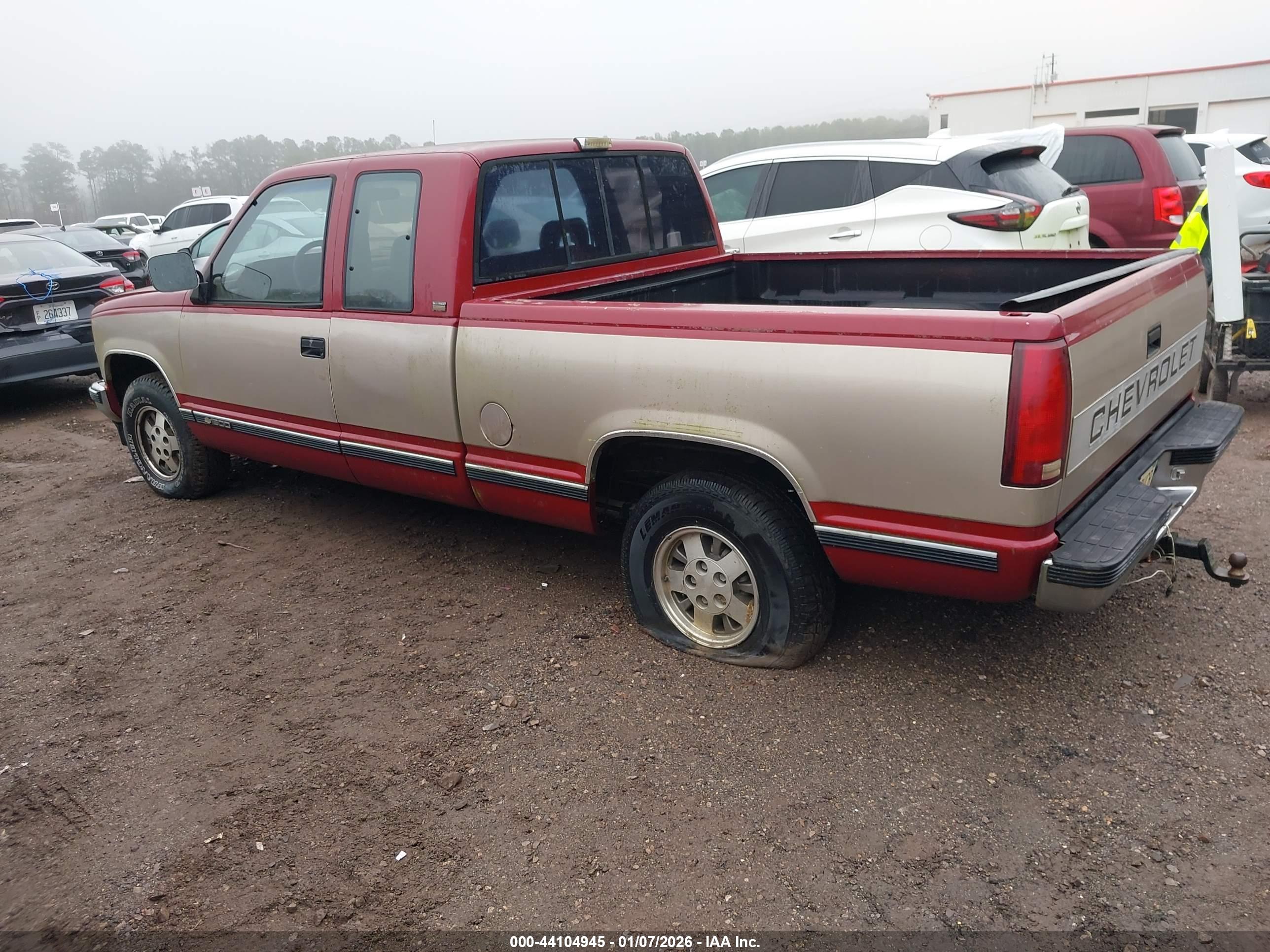 CHEVROLET GMT-400 image 3