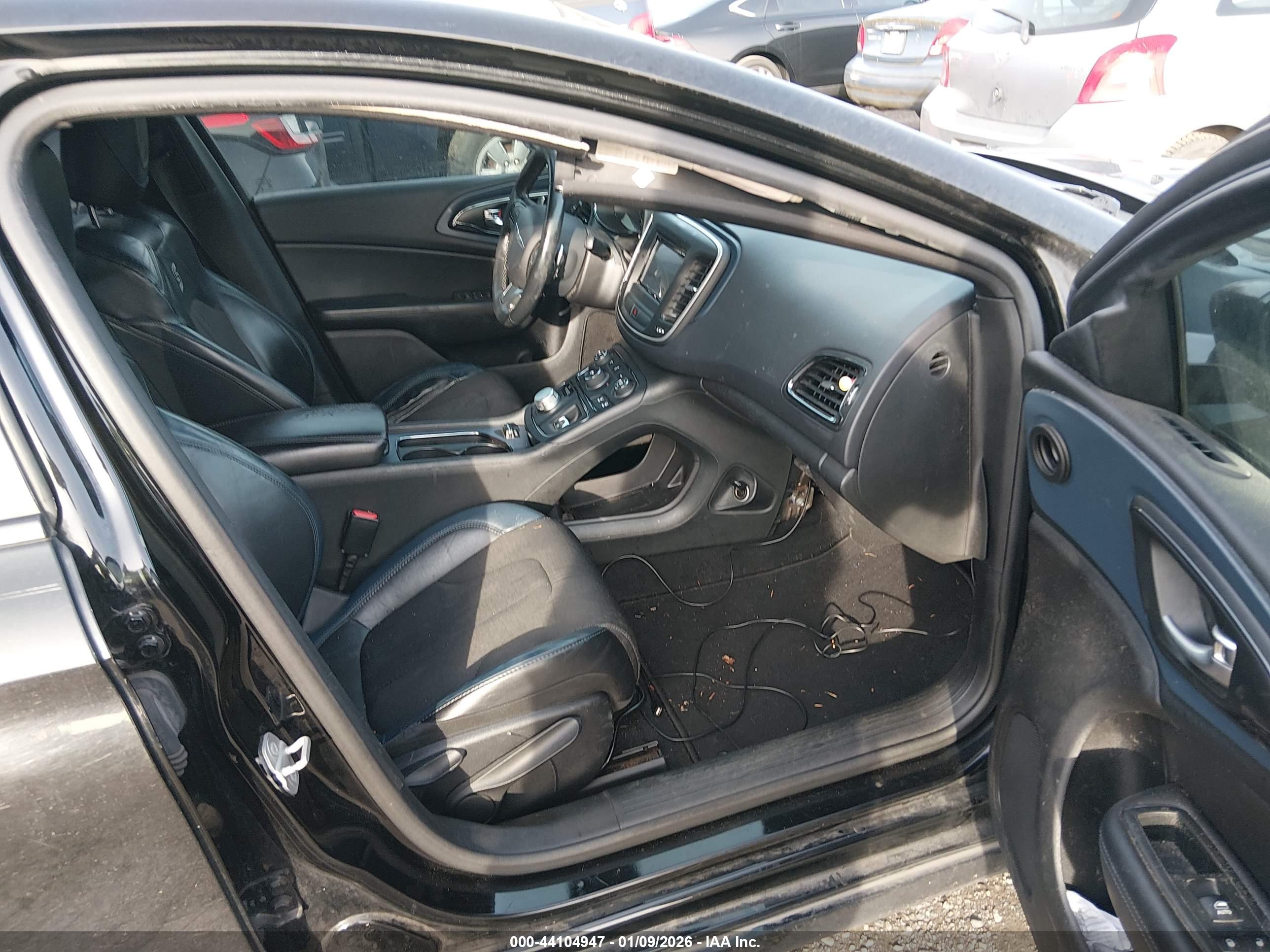 CHRYSLER 200 image 5