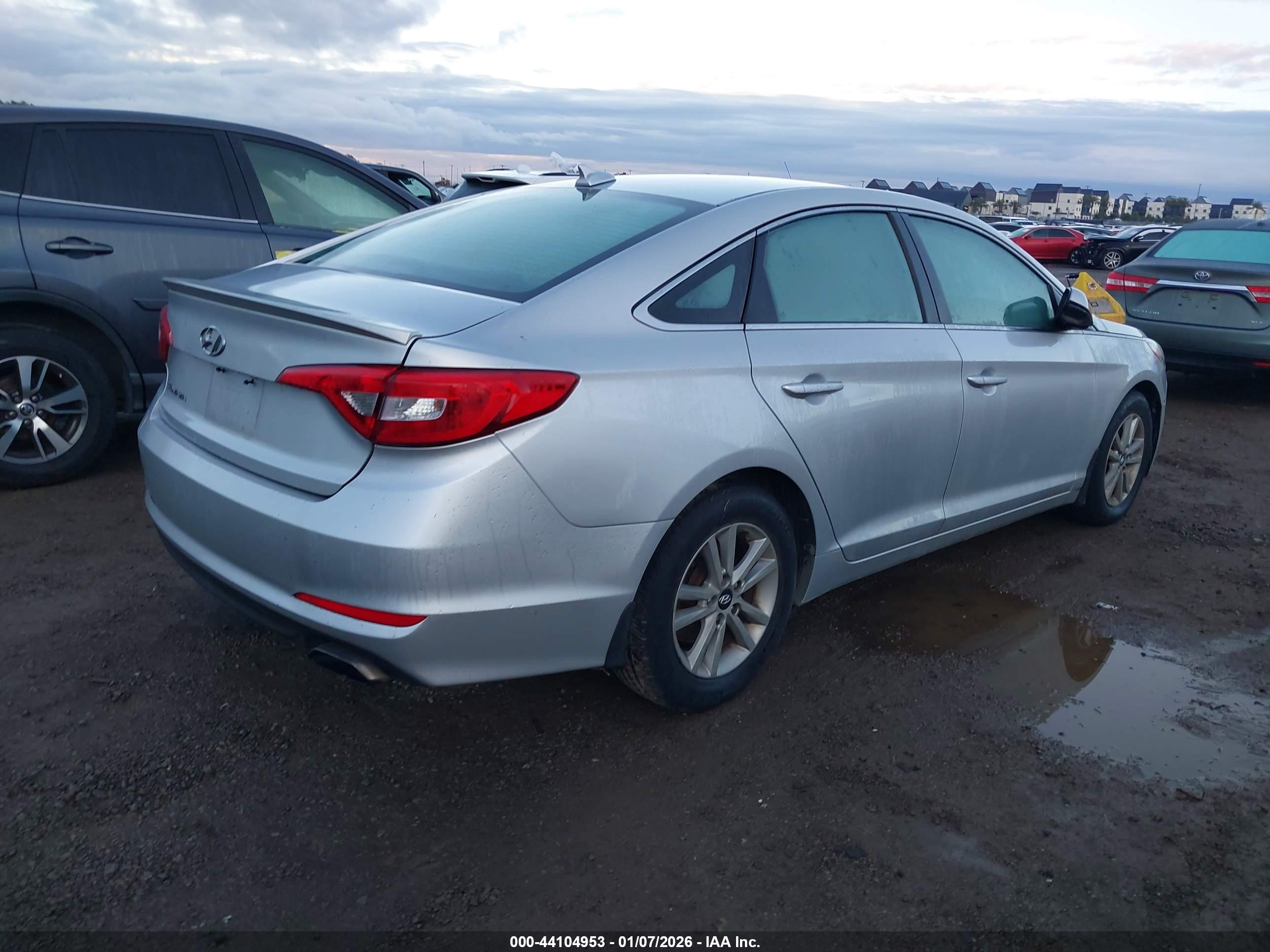 HYUNDAI SONATA image 4