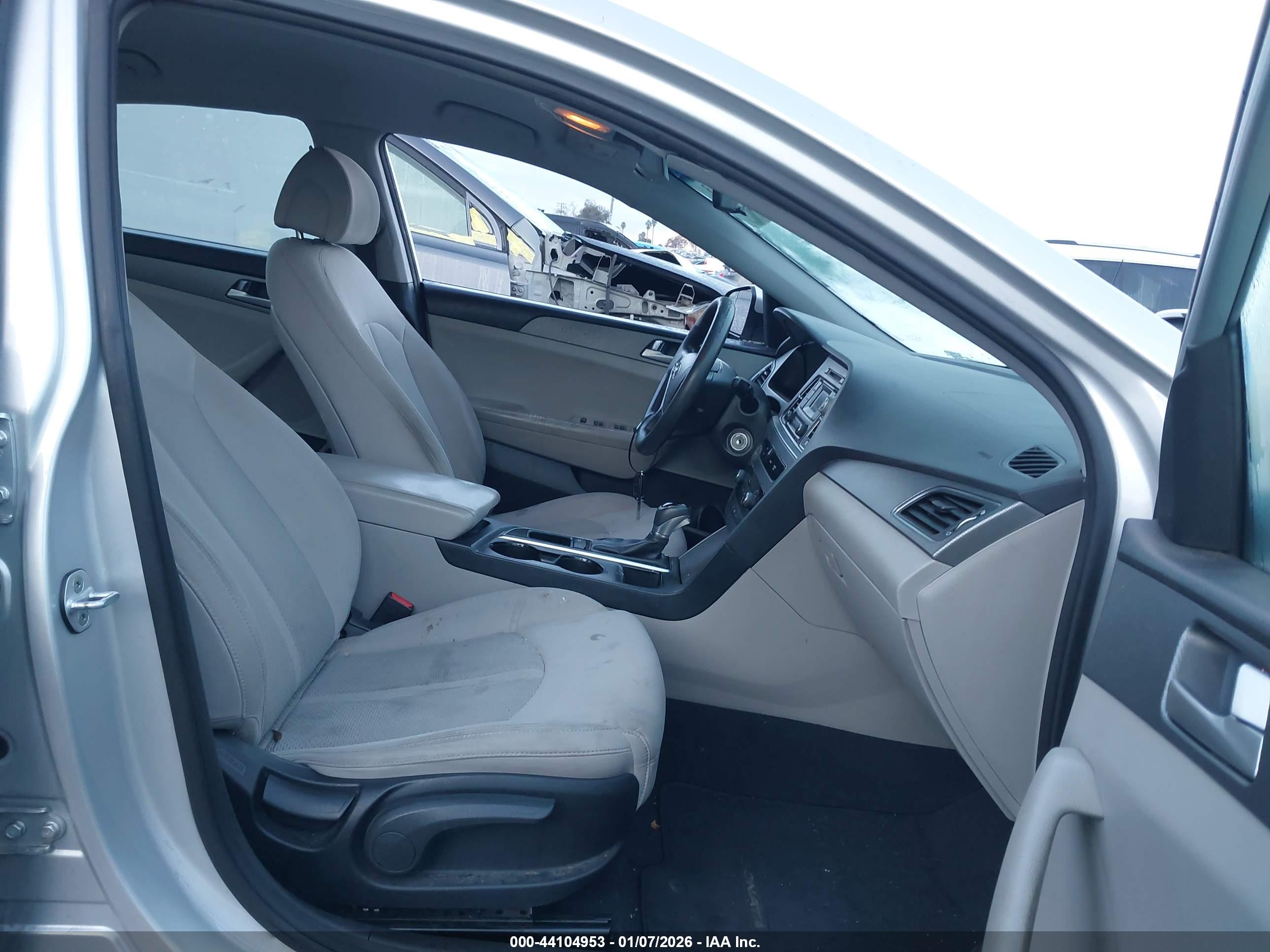 HYUNDAI SONATA image 5