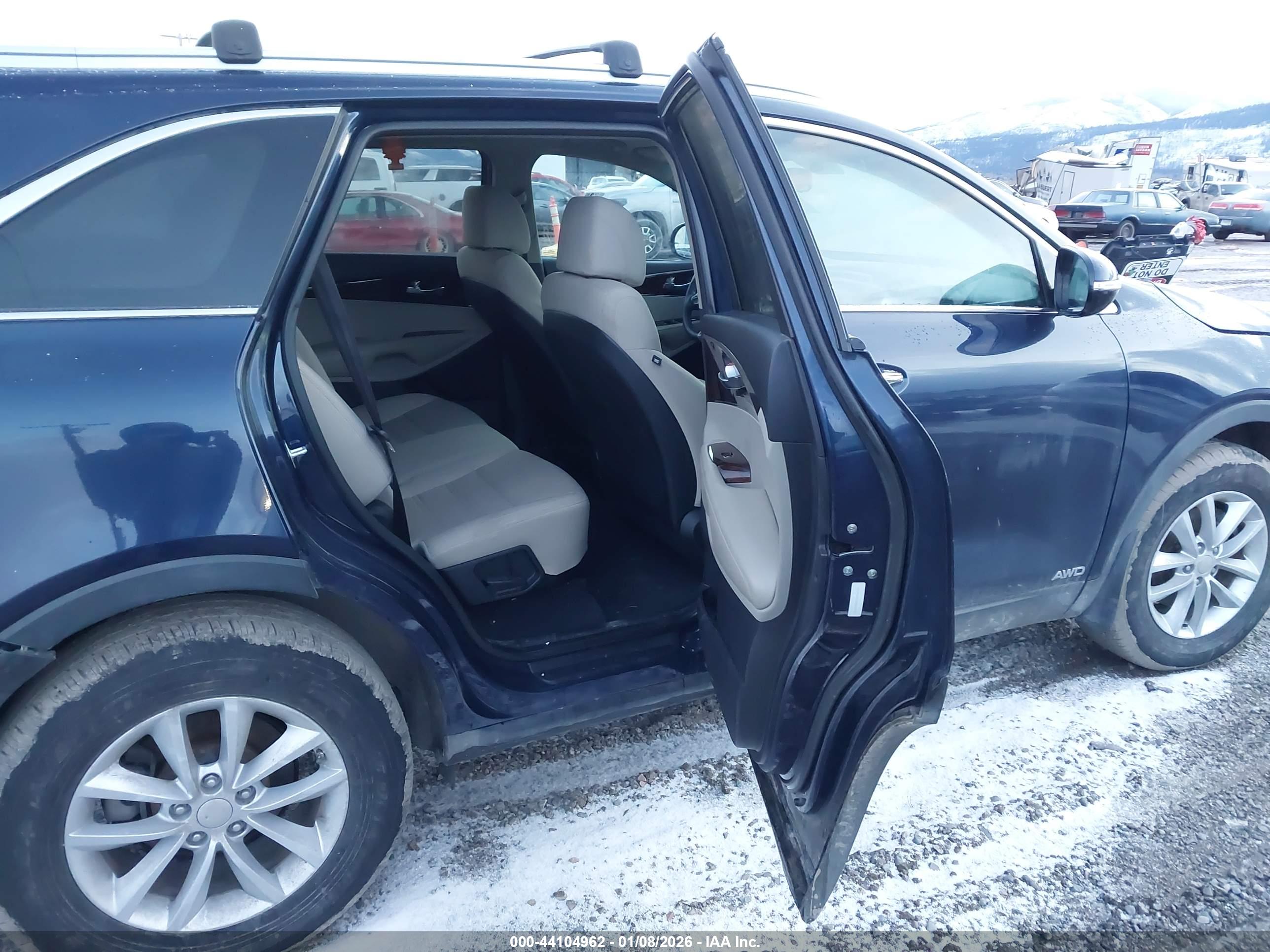KIA SORENTO image 8