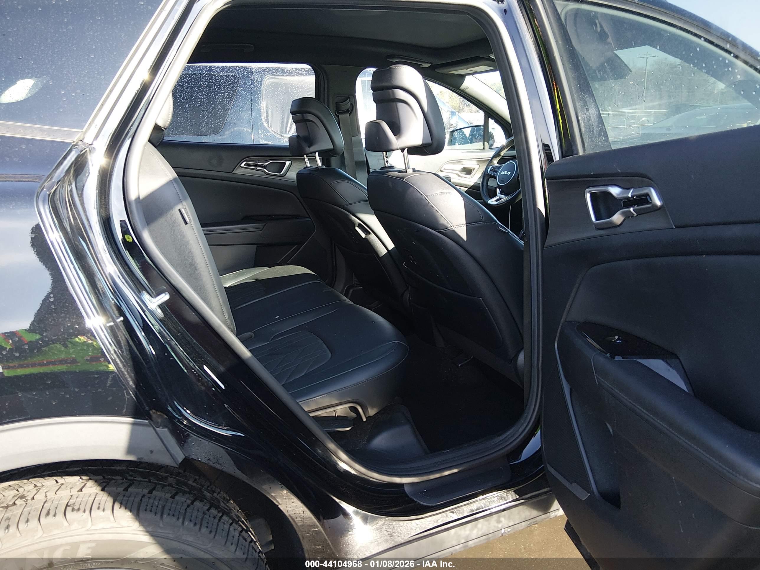 KIA SPORTAGE image 8
