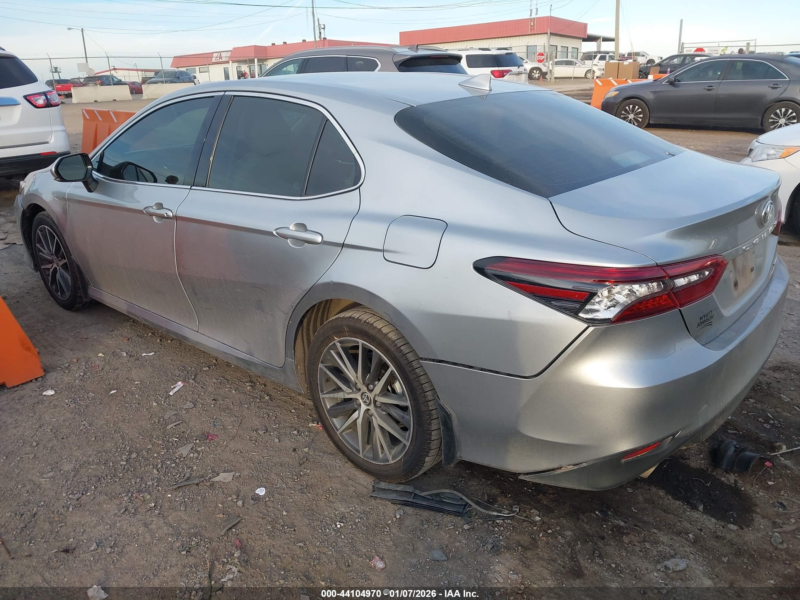 TOYOTA CAMRY image 3