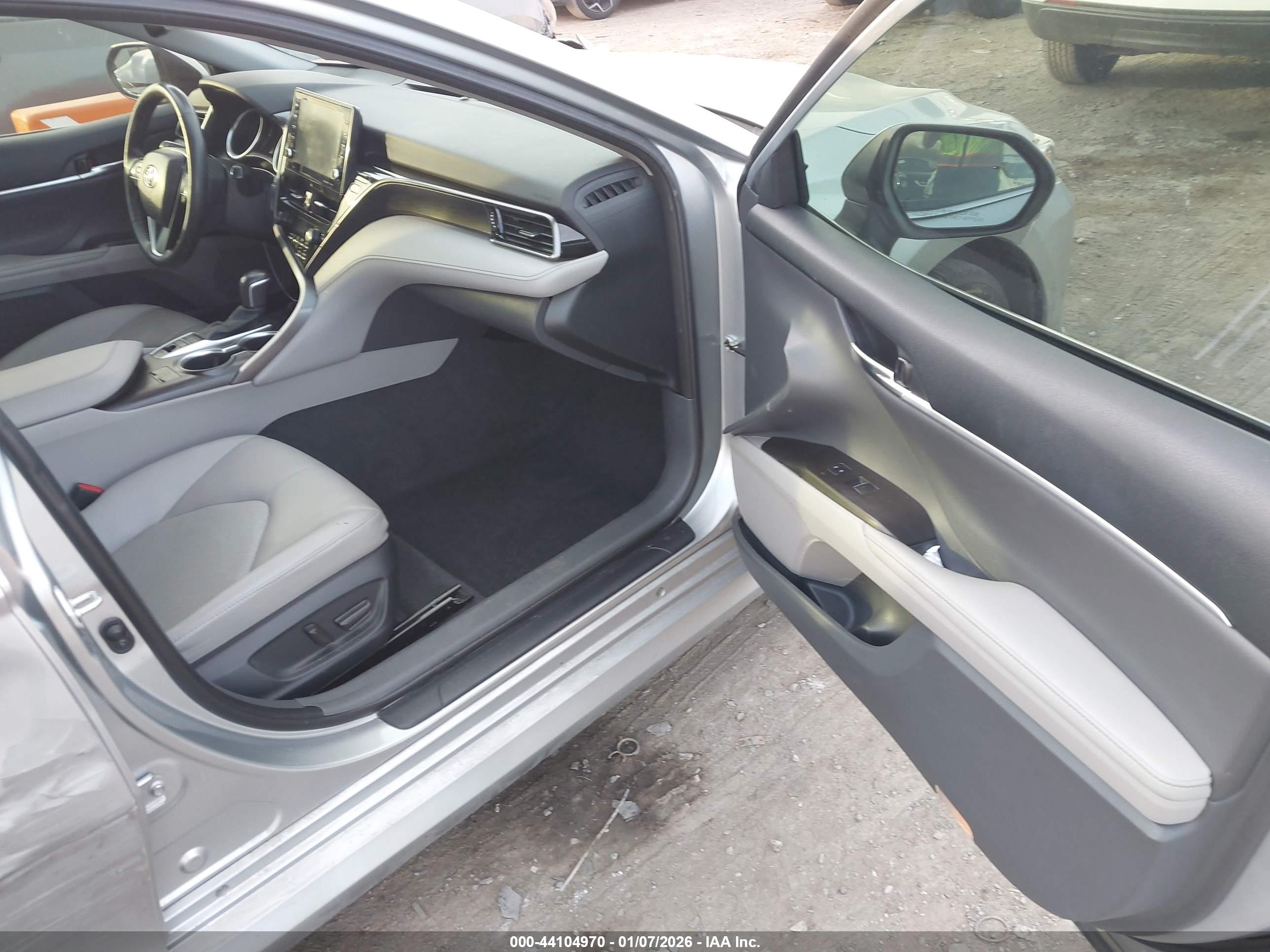 TOYOTA CAMRY image 5