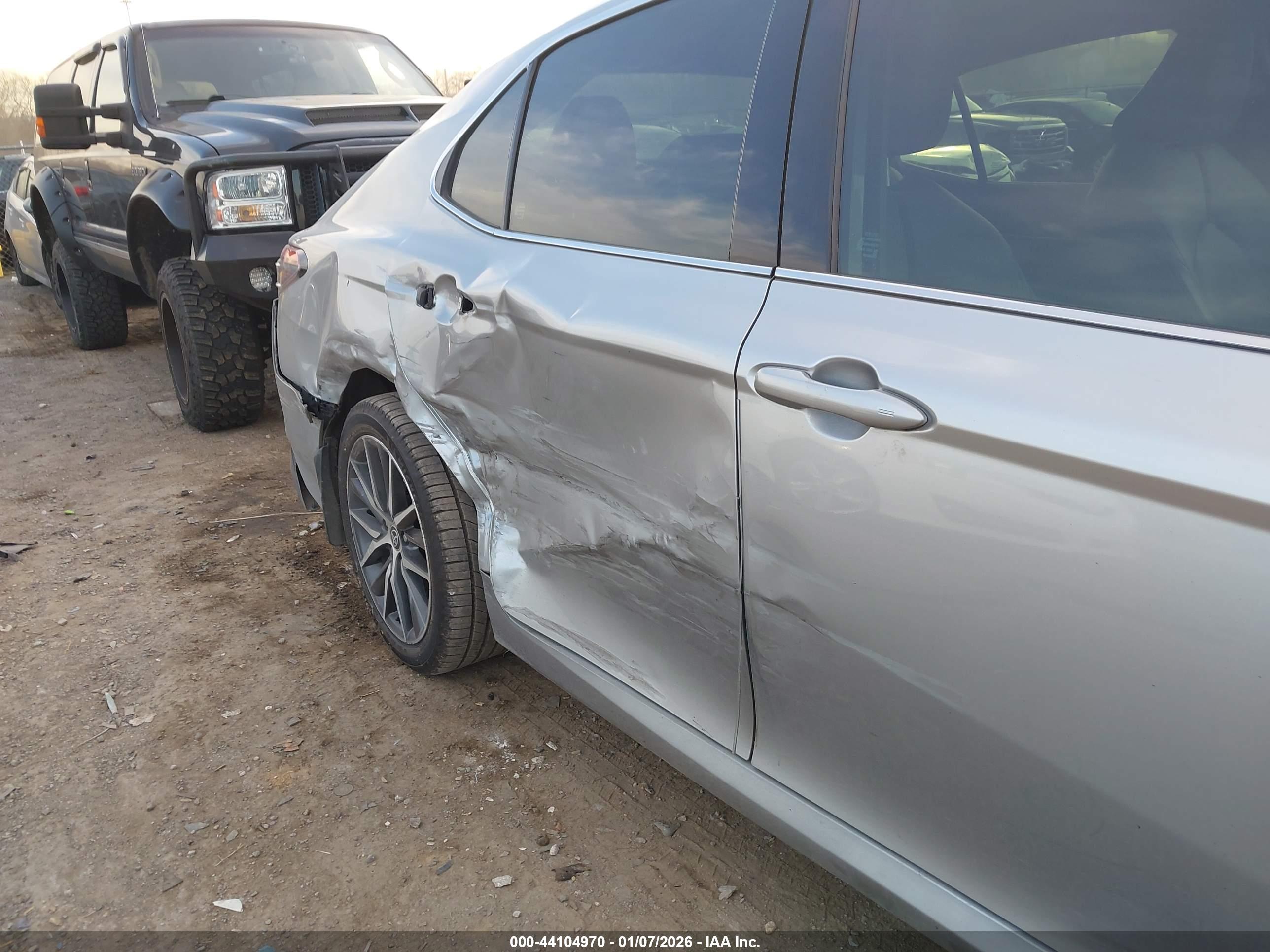 TOYOTA CAMRY image 6