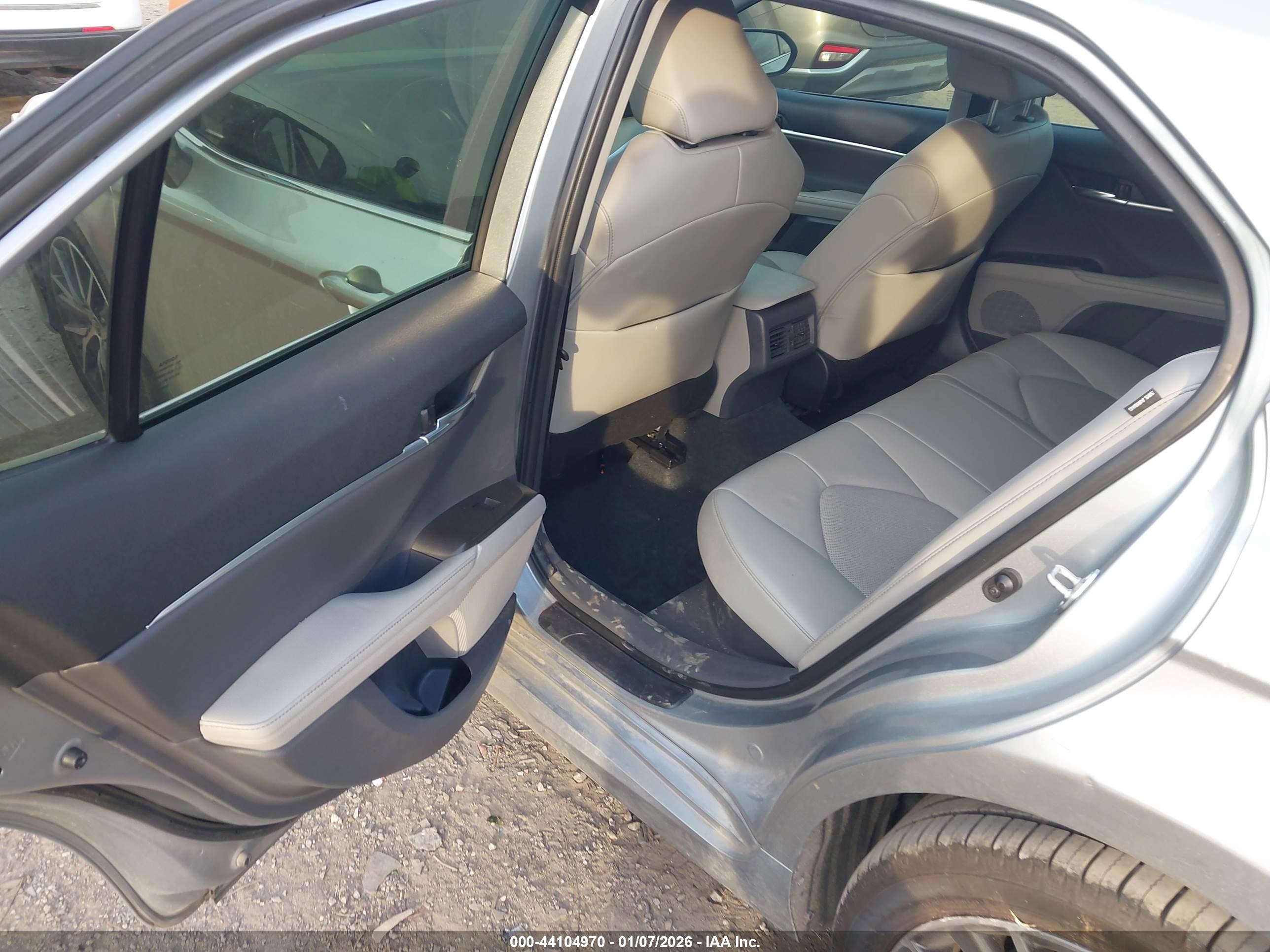 TOYOTA CAMRY image 8