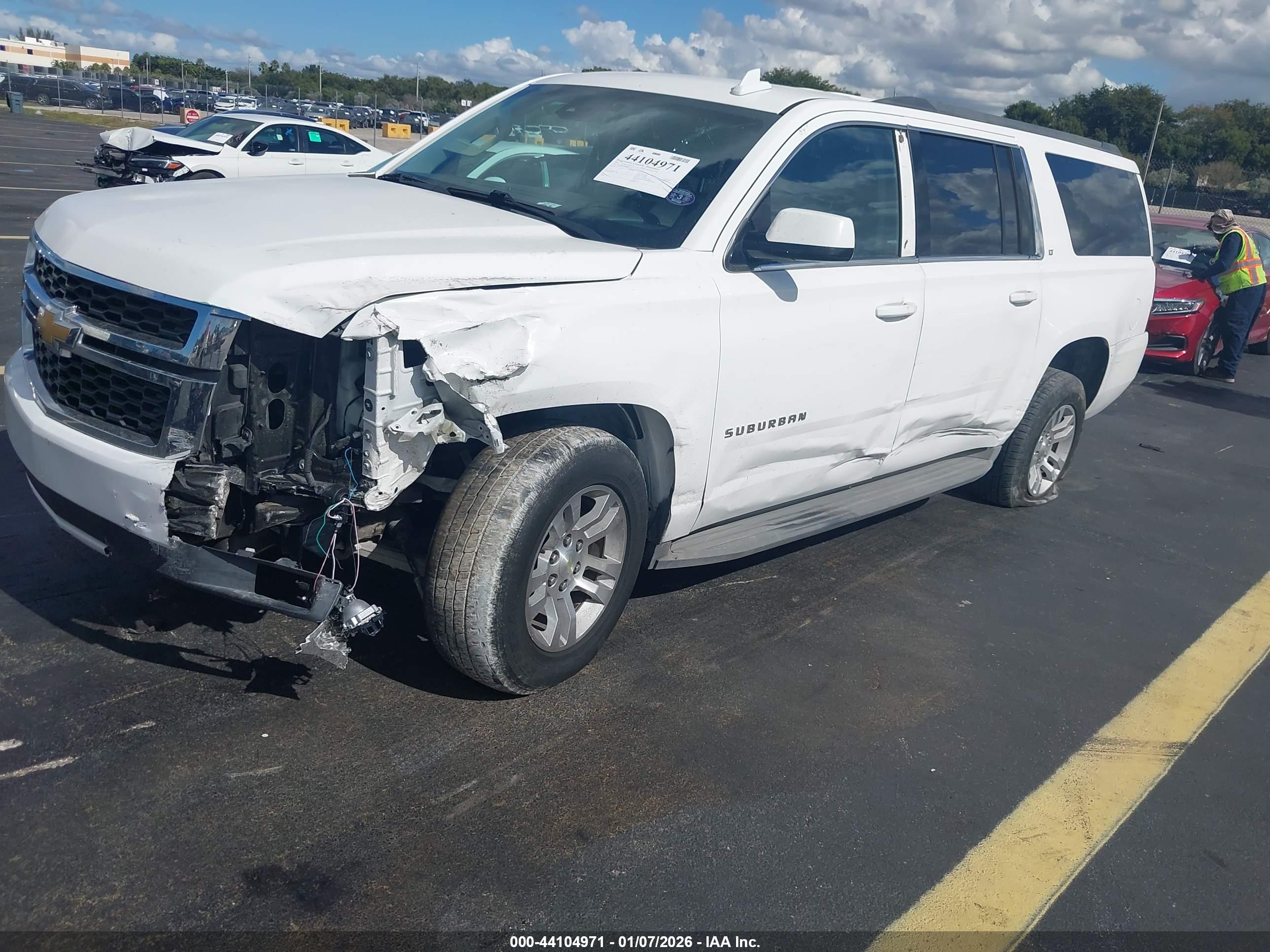 CHEVROLET SUBURBAN image 2