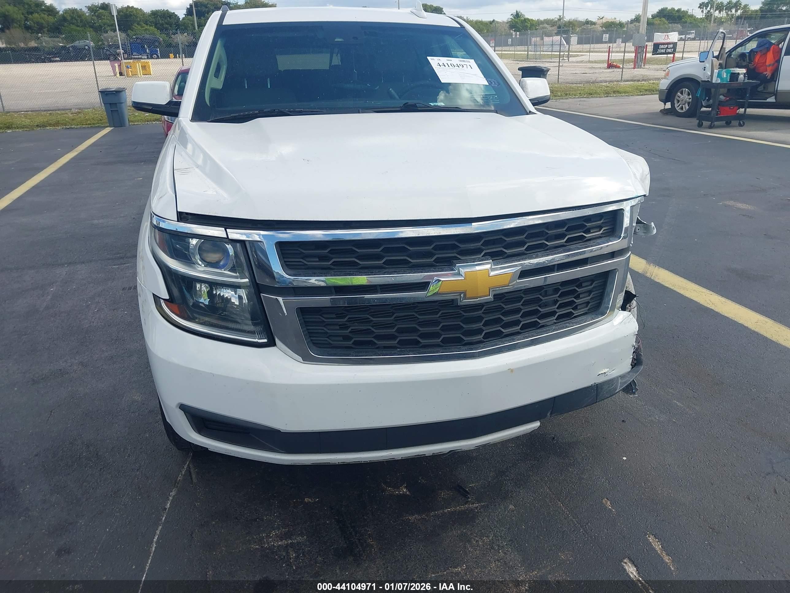 CHEVROLET SUBURBAN image 6
