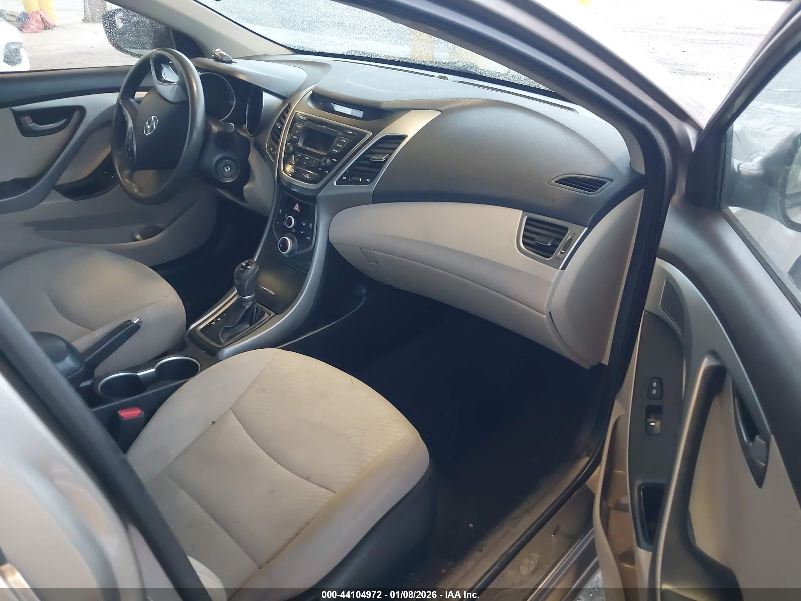 HYUNDAI ELANTRA image 5