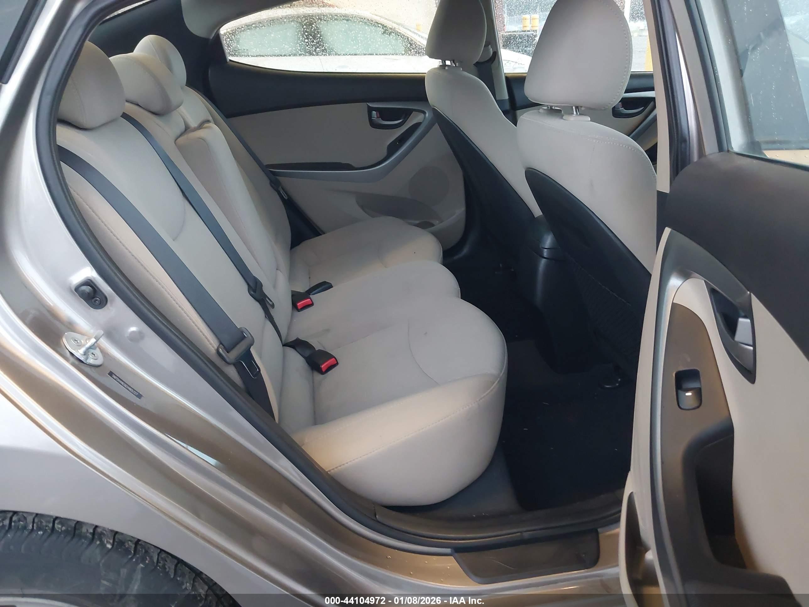 HYUNDAI ELANTRA image 8