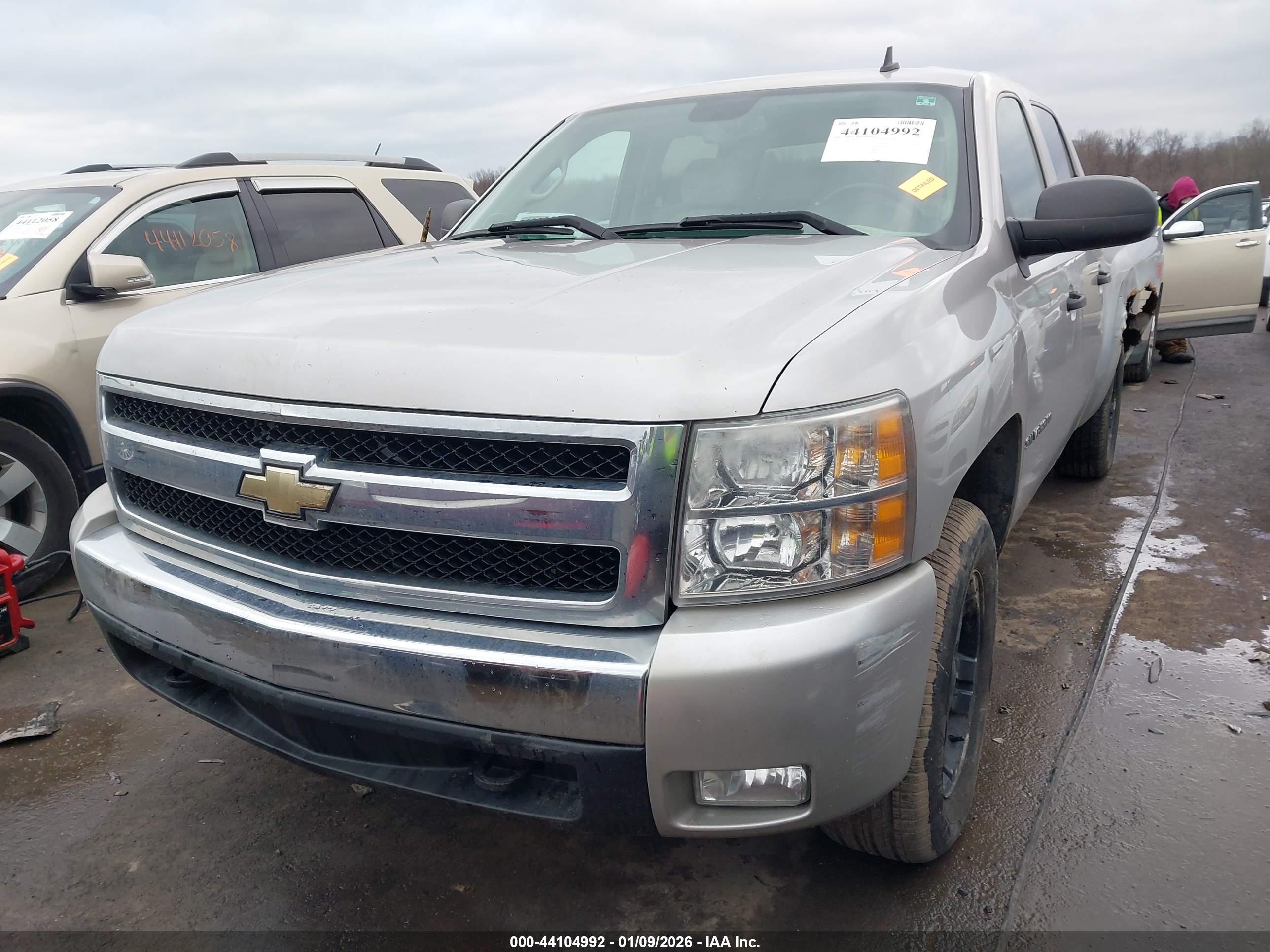 CHEVROLET SILVERADO image 2