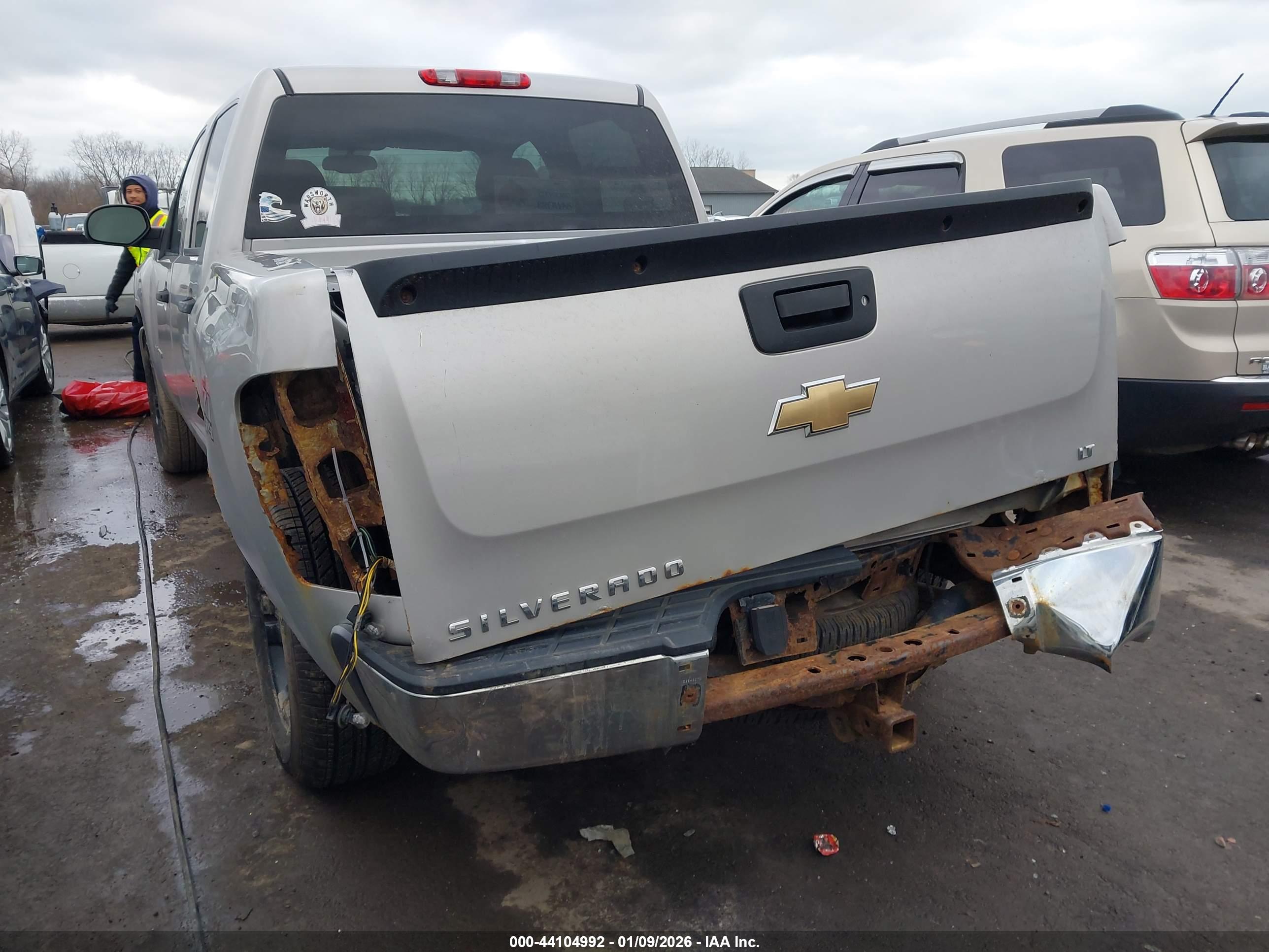 CHEVROLET SILVERADO image 3