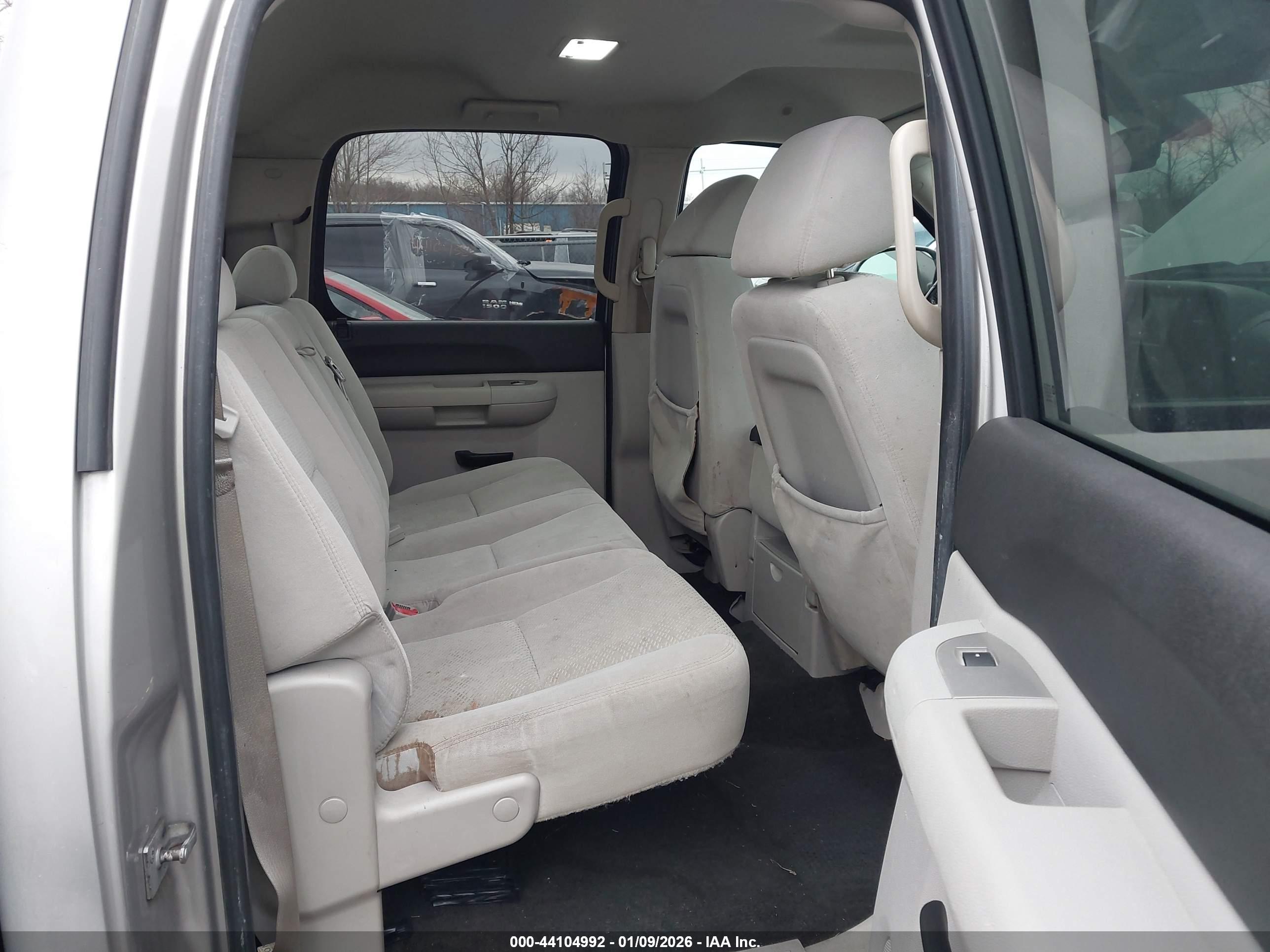 CHEVROLET SILVERADO image 8