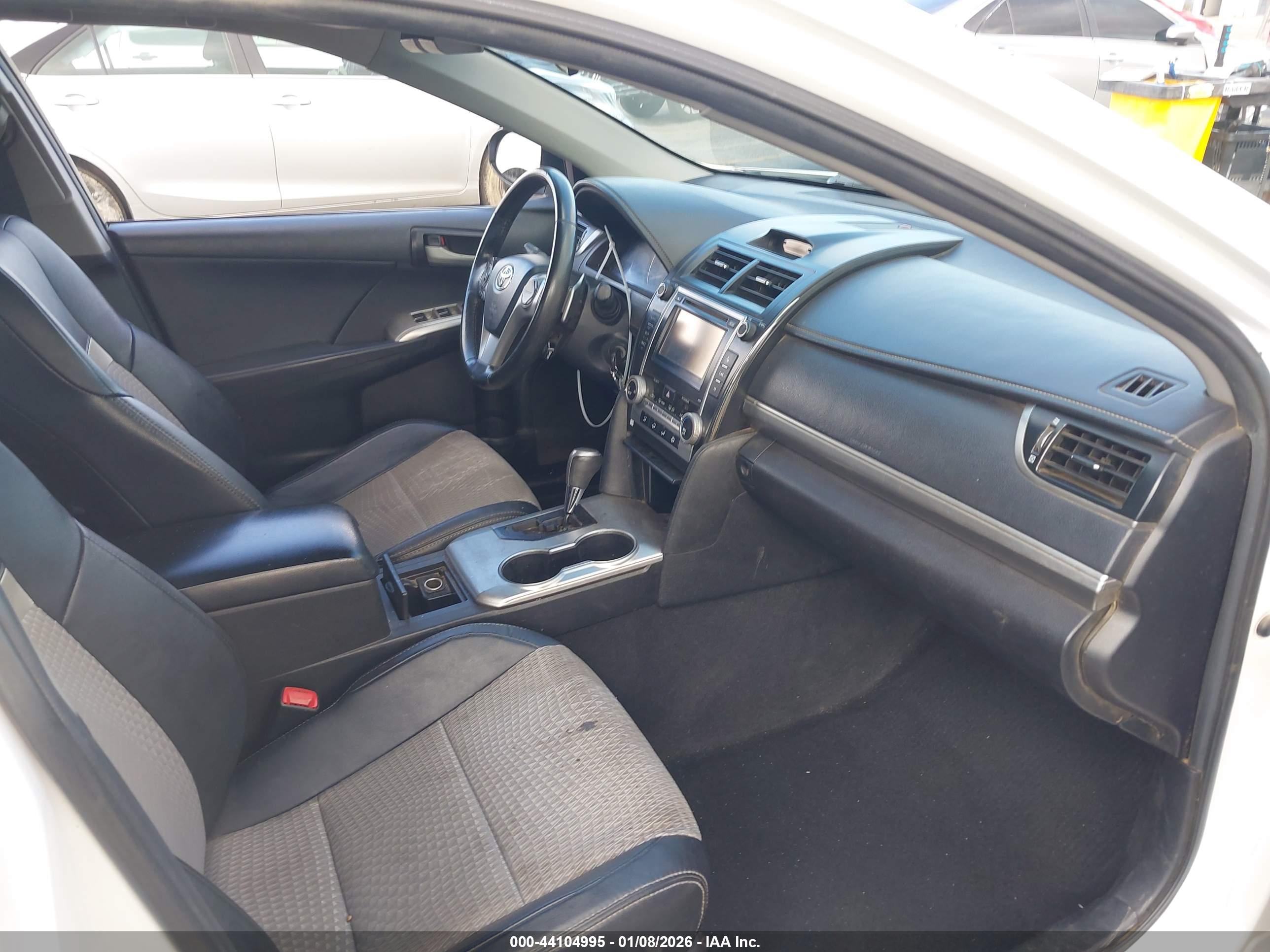 TOYOTA CAMRY image 5