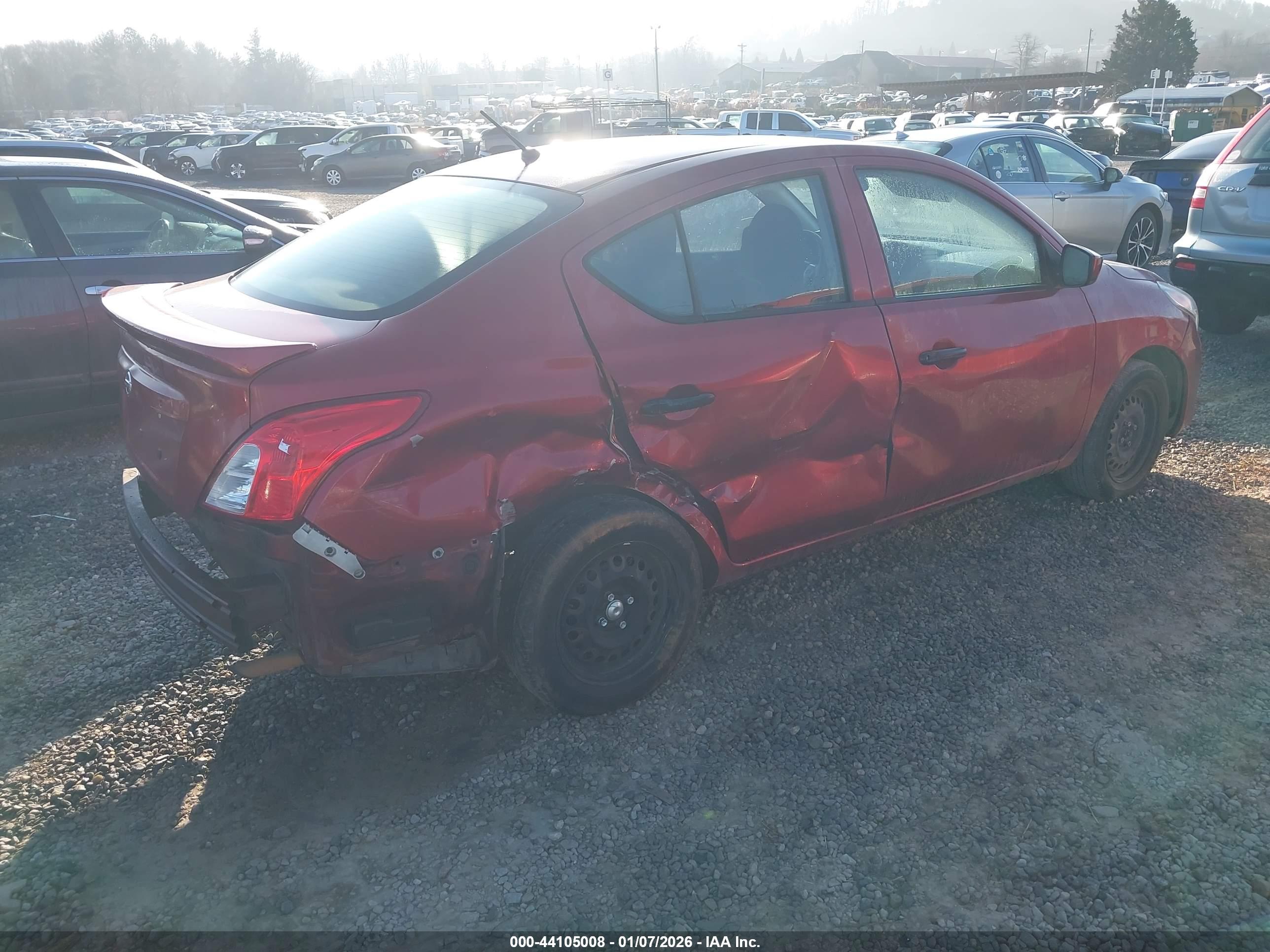 NISSAN VERSA image 4