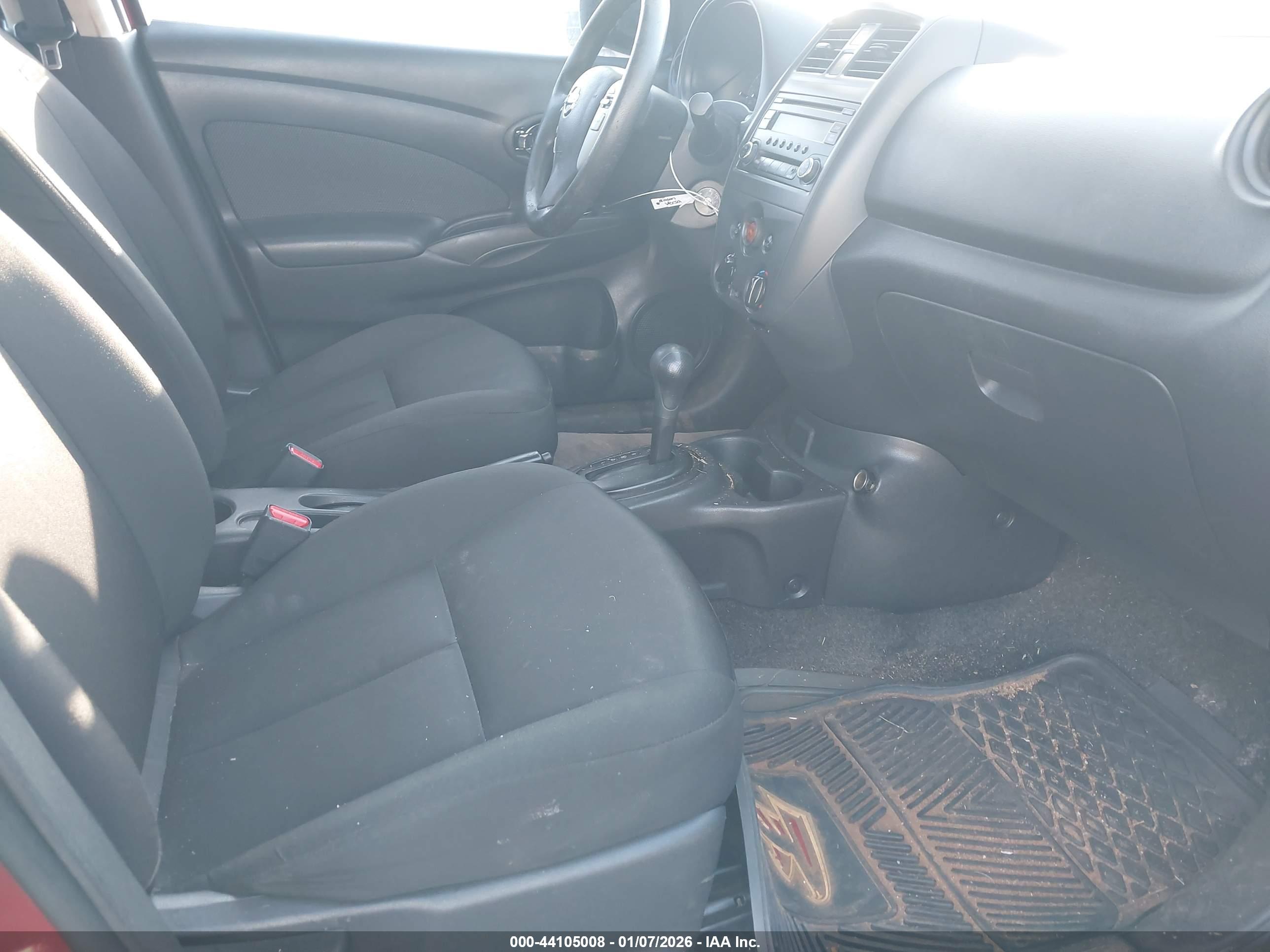 NISSAN VERSA image 5