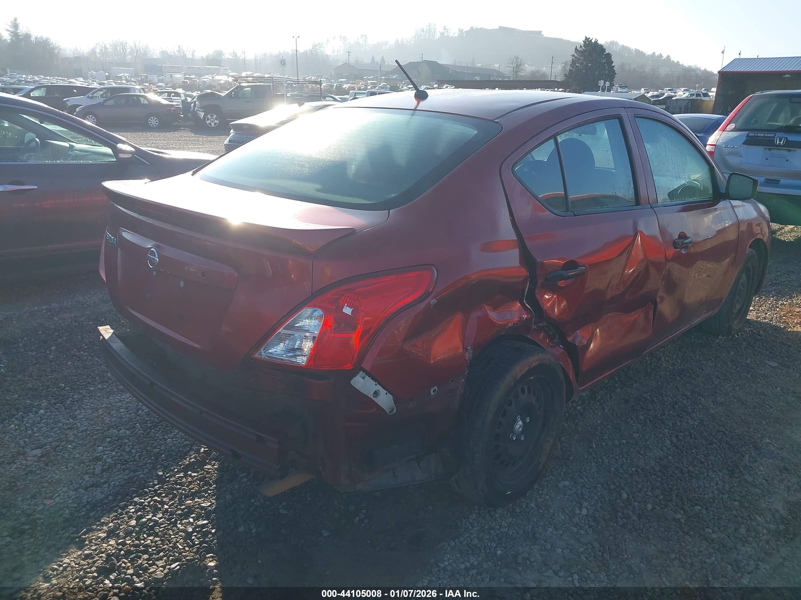 NISSAN VERSA image 6