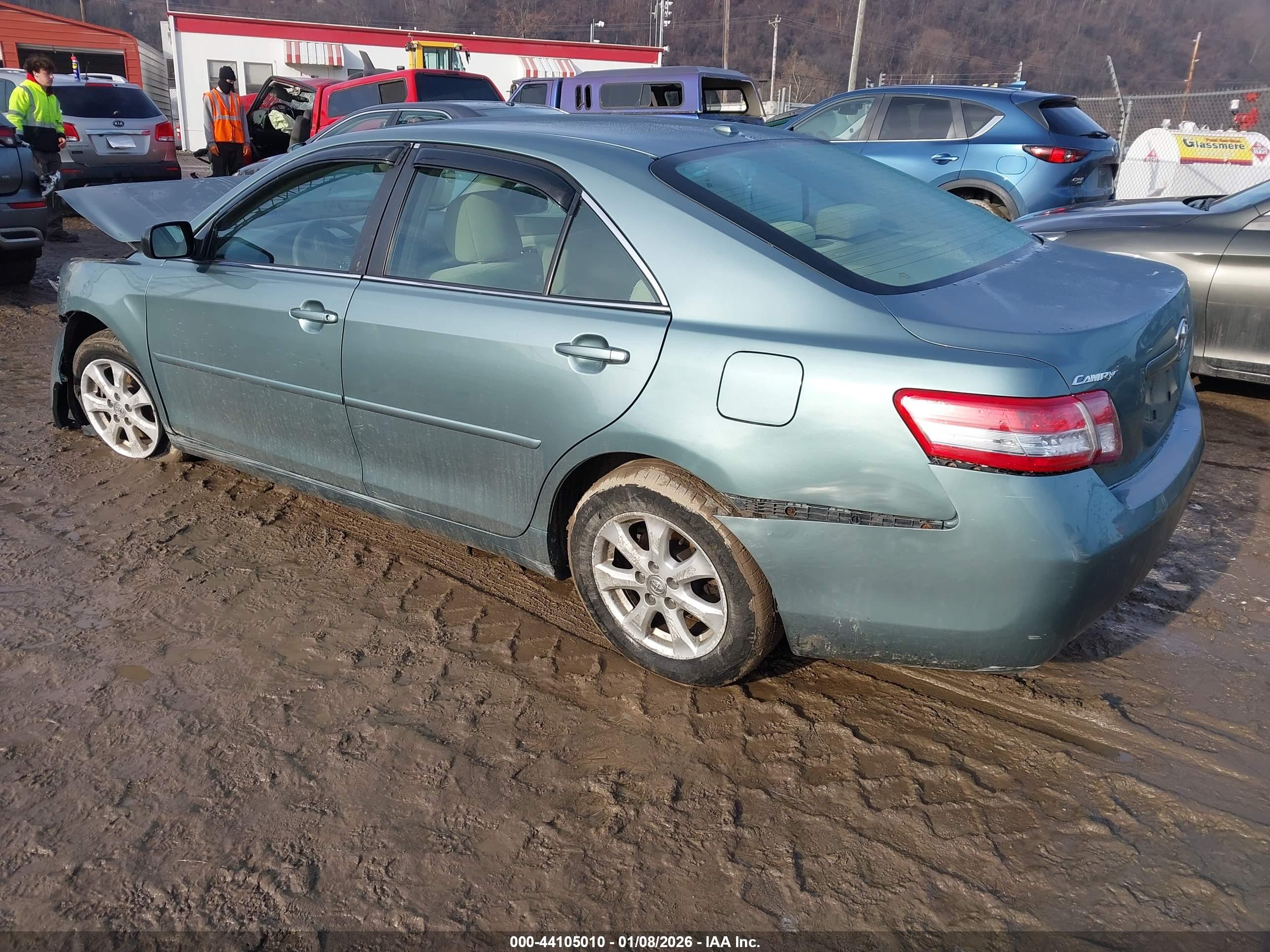 TOYOTA CAMRY image 3