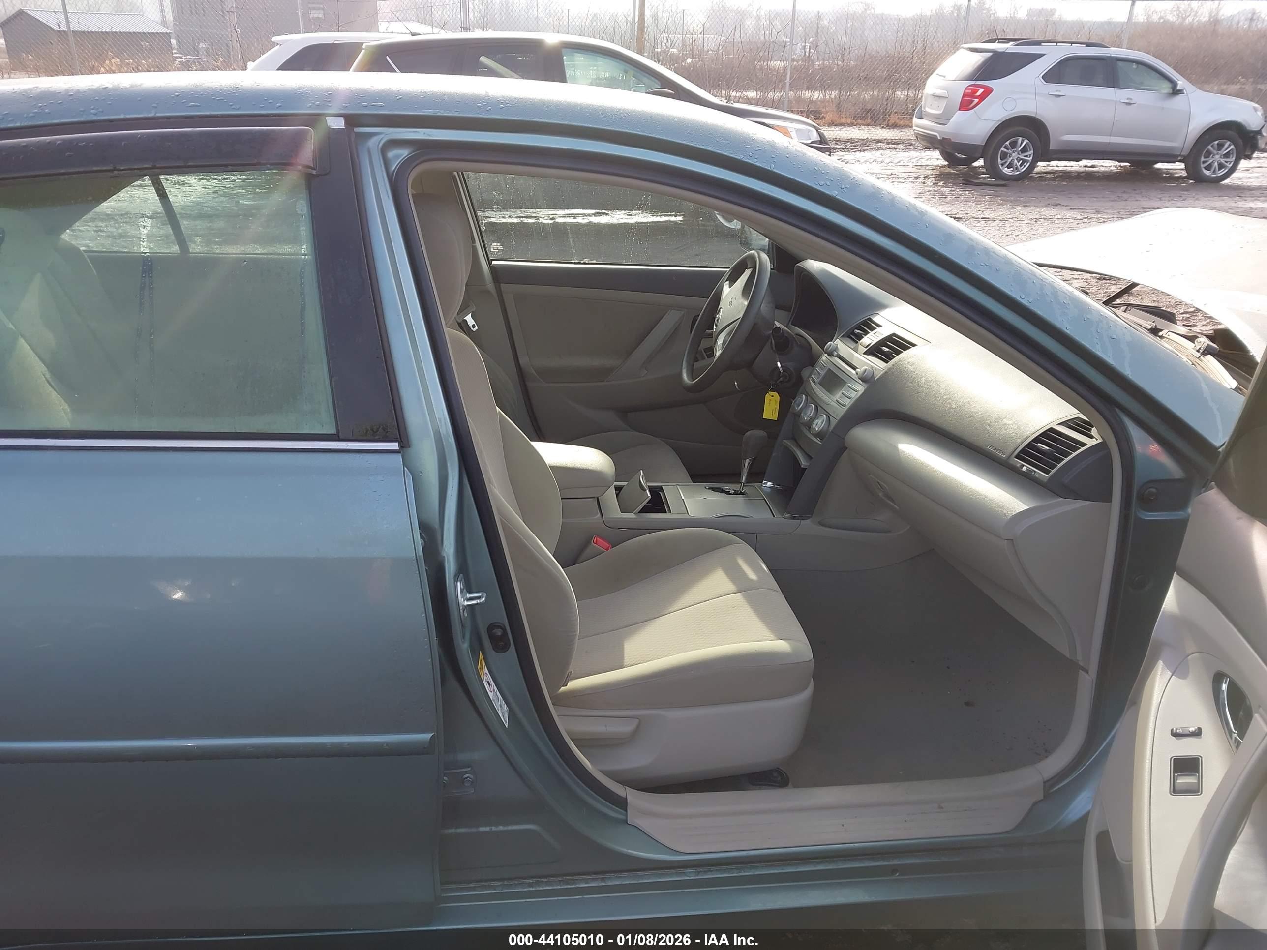 TOYOTA CAMRY image 5