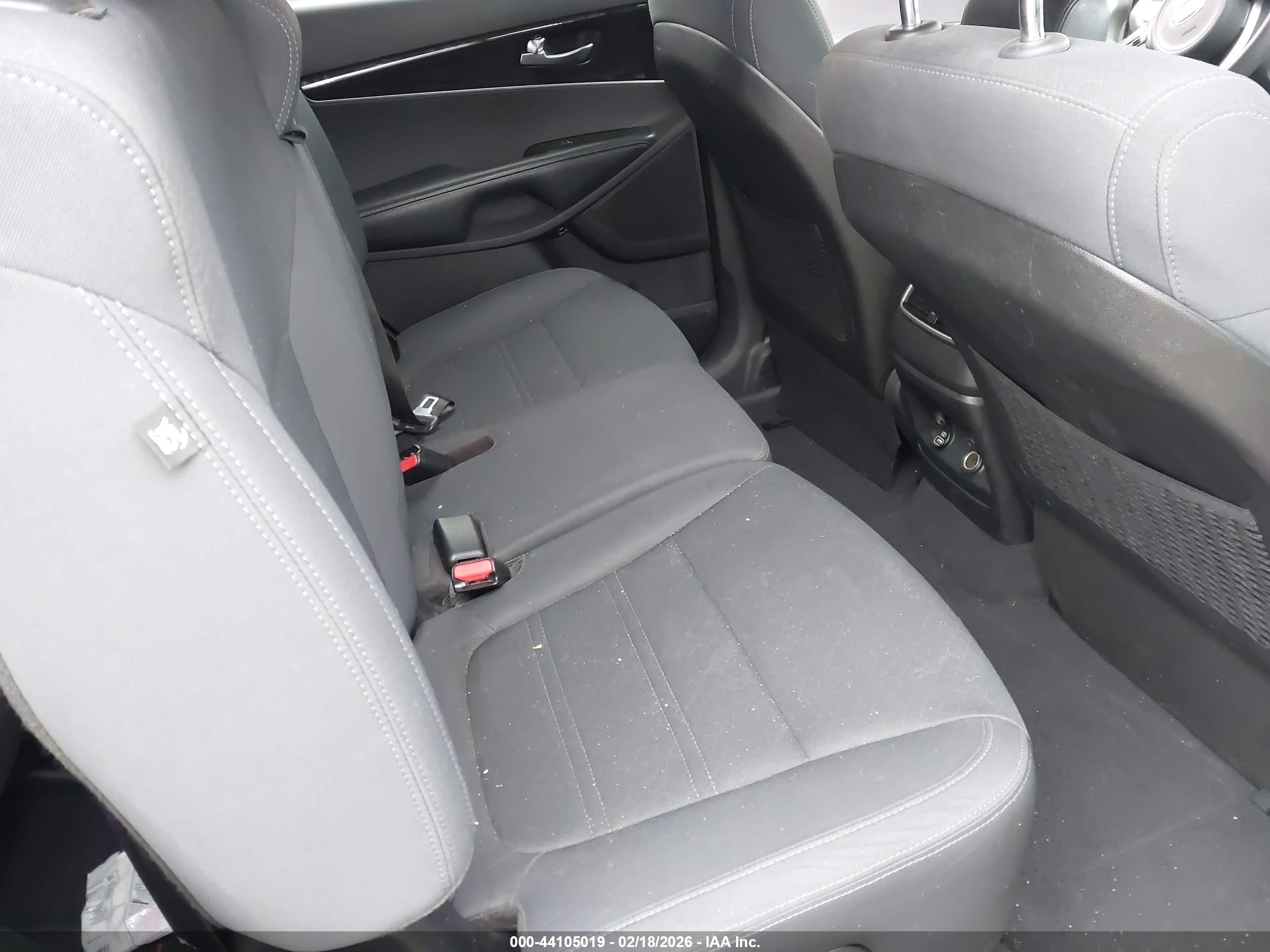 KIA SORENTO image 8