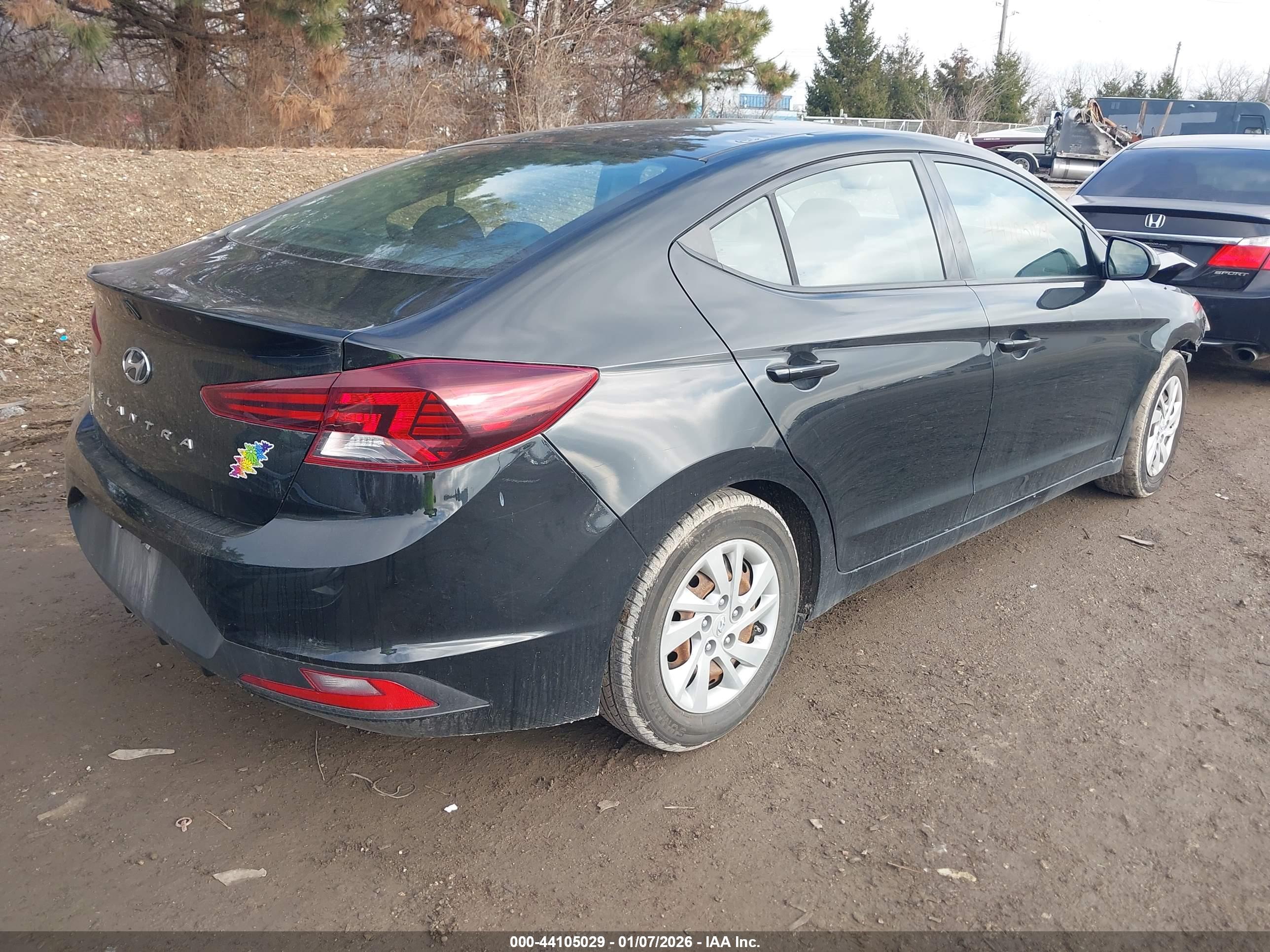 HYUNDAI ELANTRA image 4