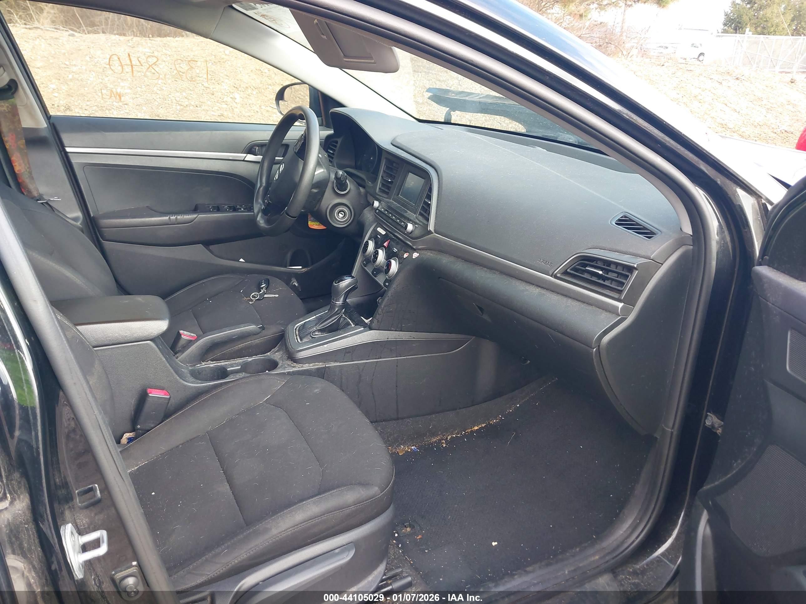 HYUNDAI ELANTRA image 5