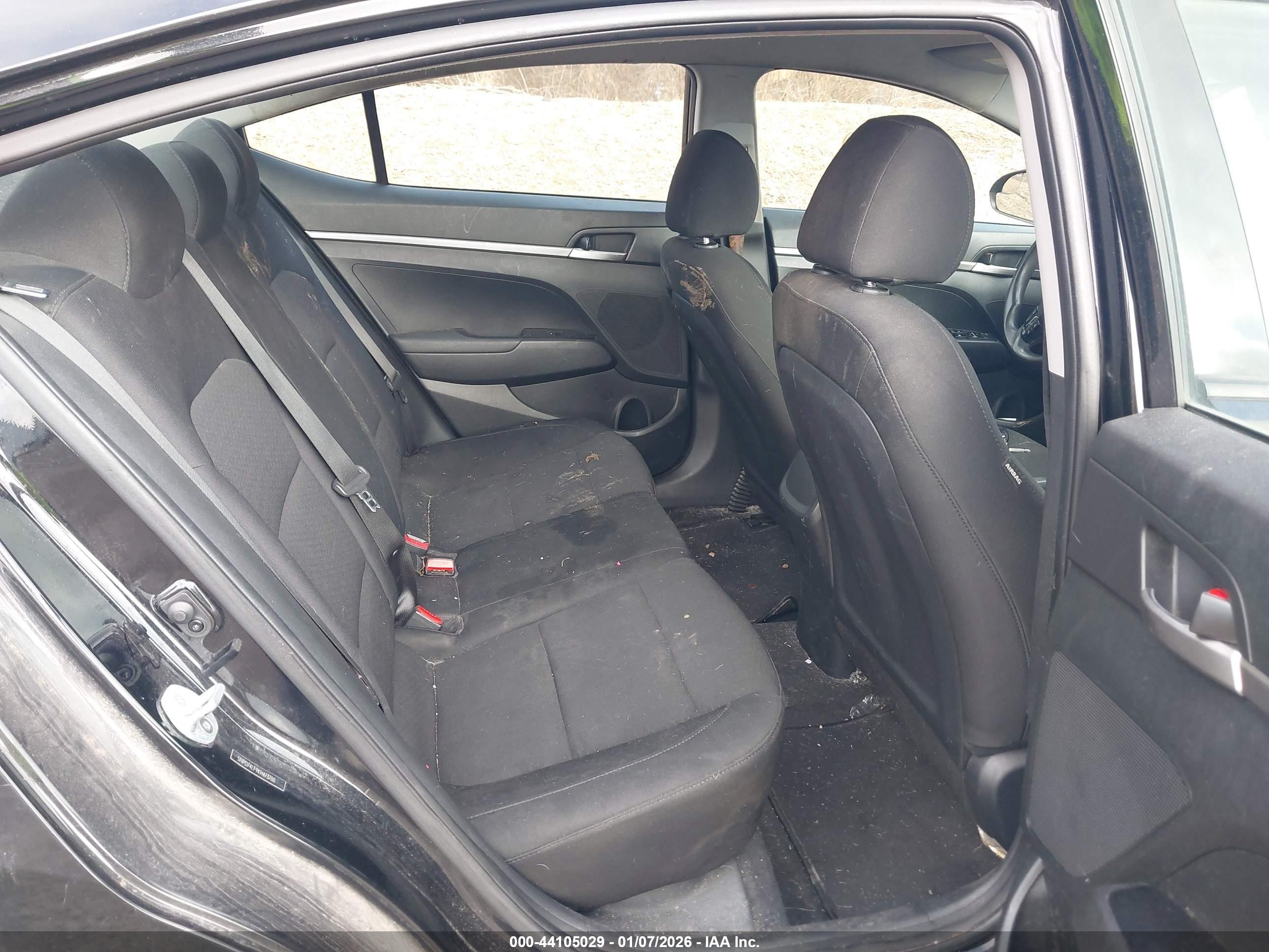 HYUNDAI ELANTRA image 8