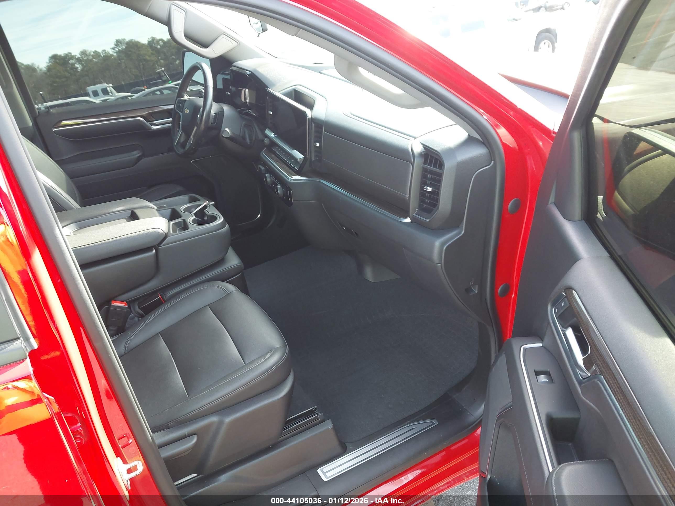 CHEVROLET SILVERADO image 5