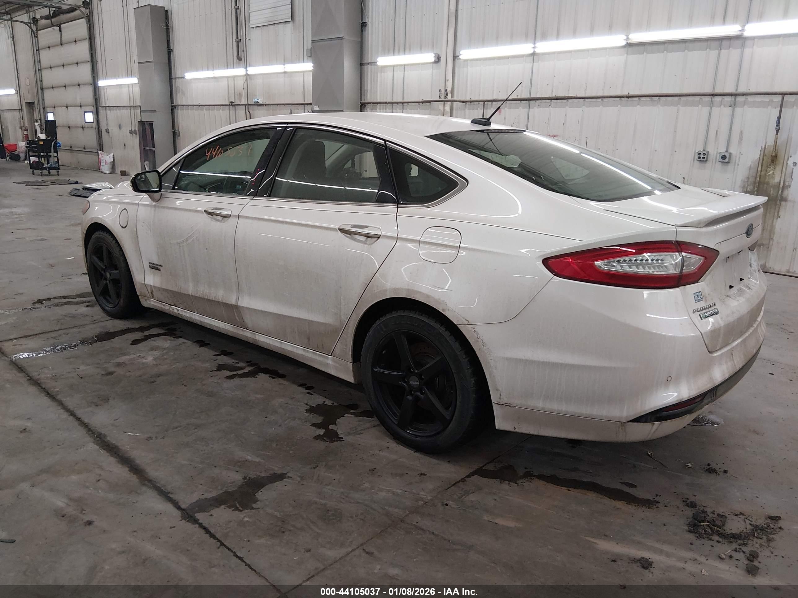FORD FUSION image 3