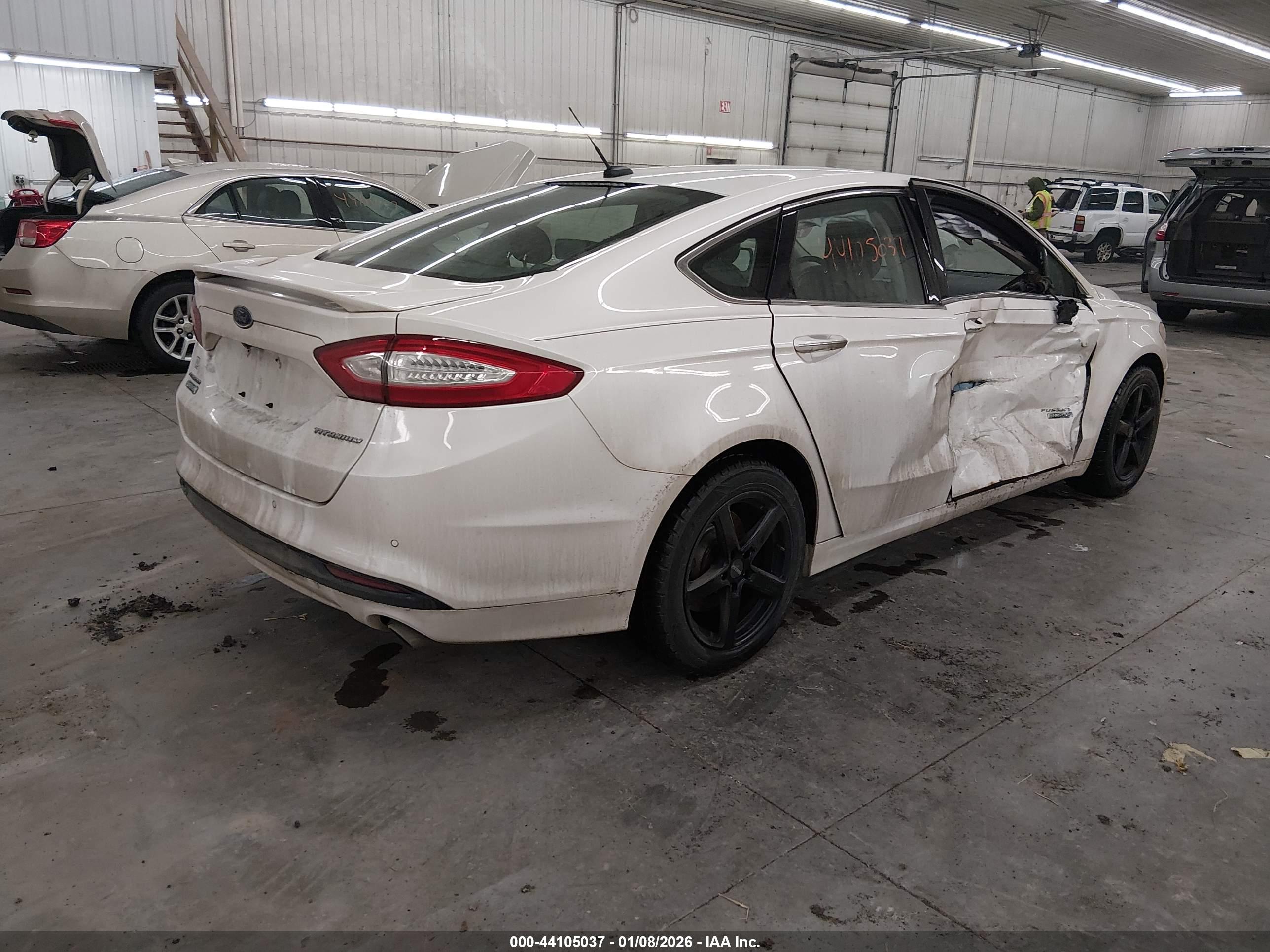 FORD FUSION image 4