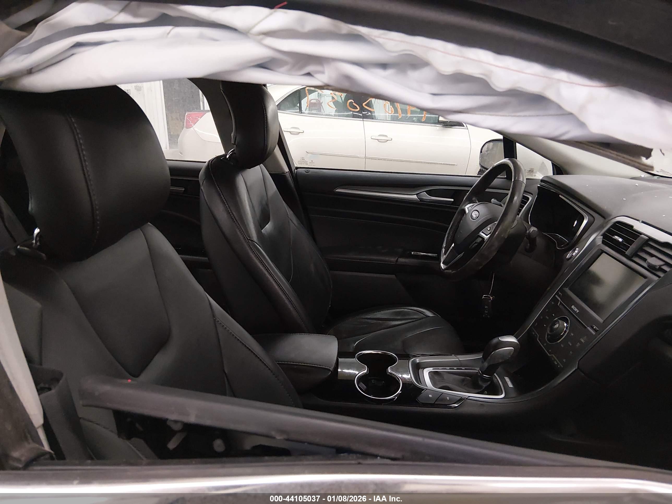 FORD FUSION image 5