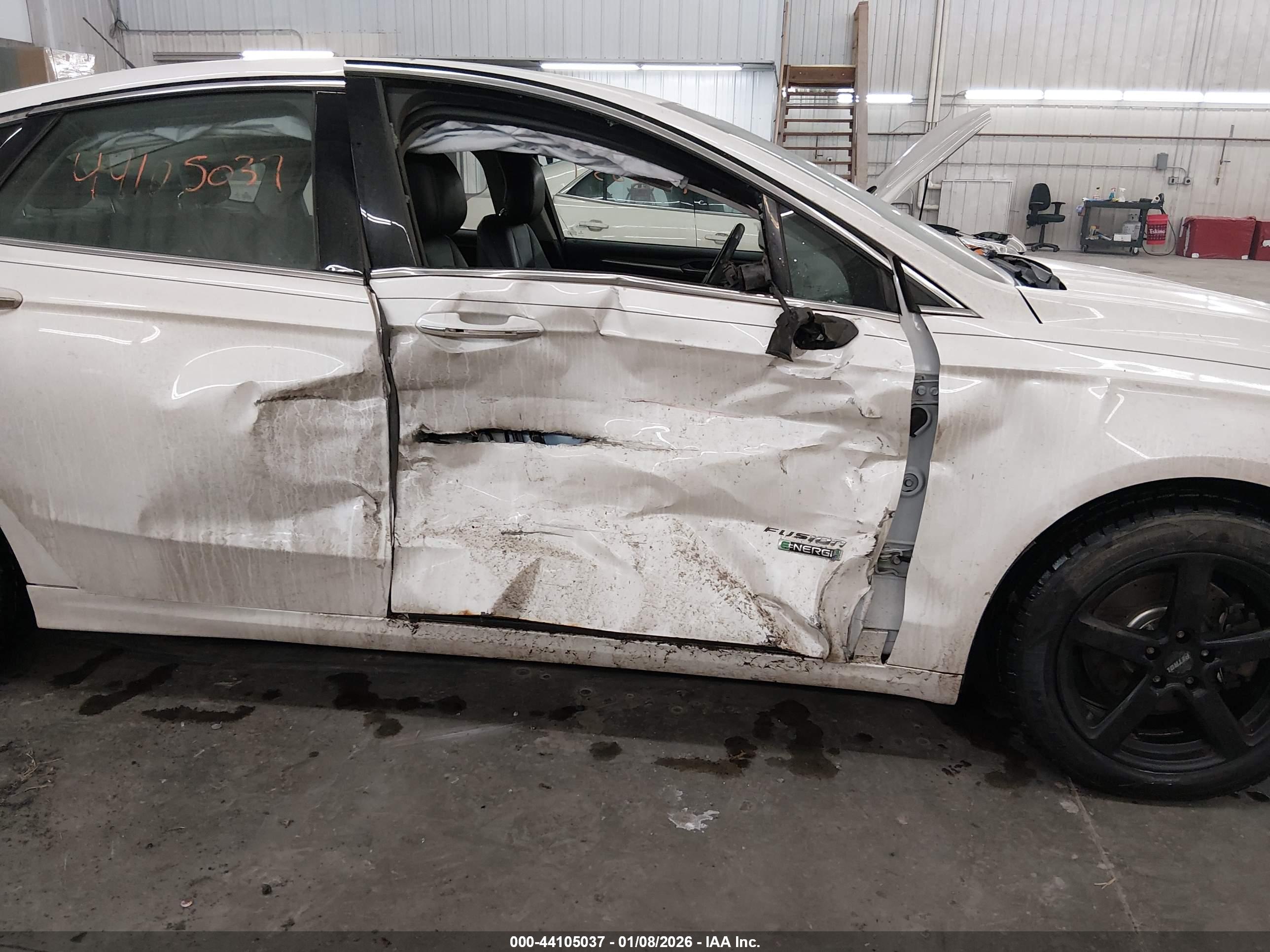 FORD FUSION image 6