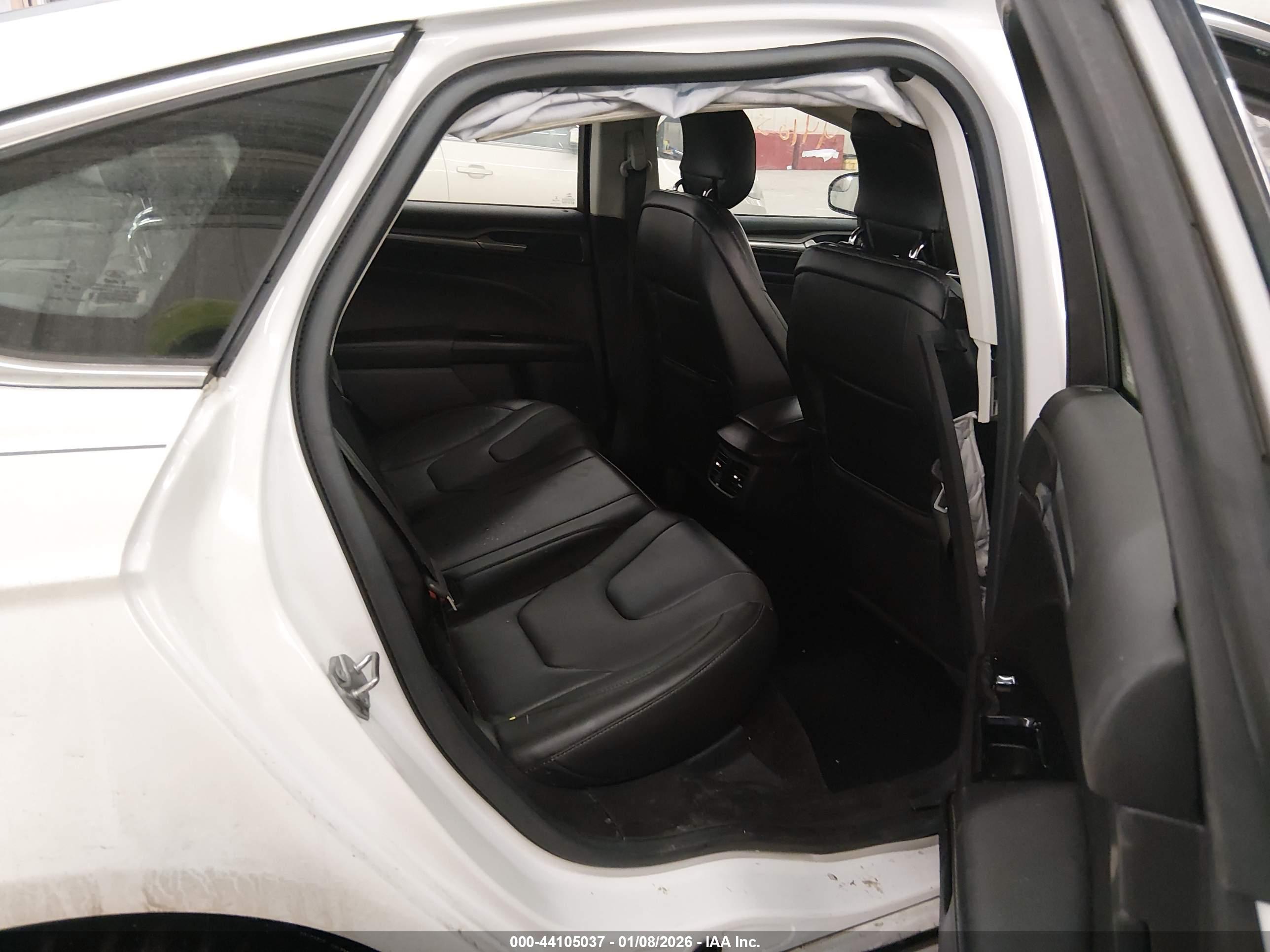 FORD FUSION image 8