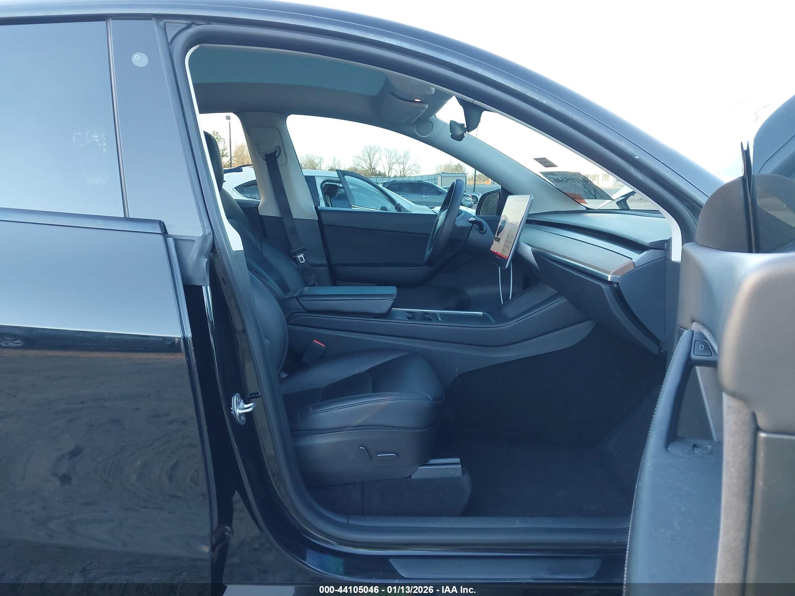 TESLA MODEL image 5