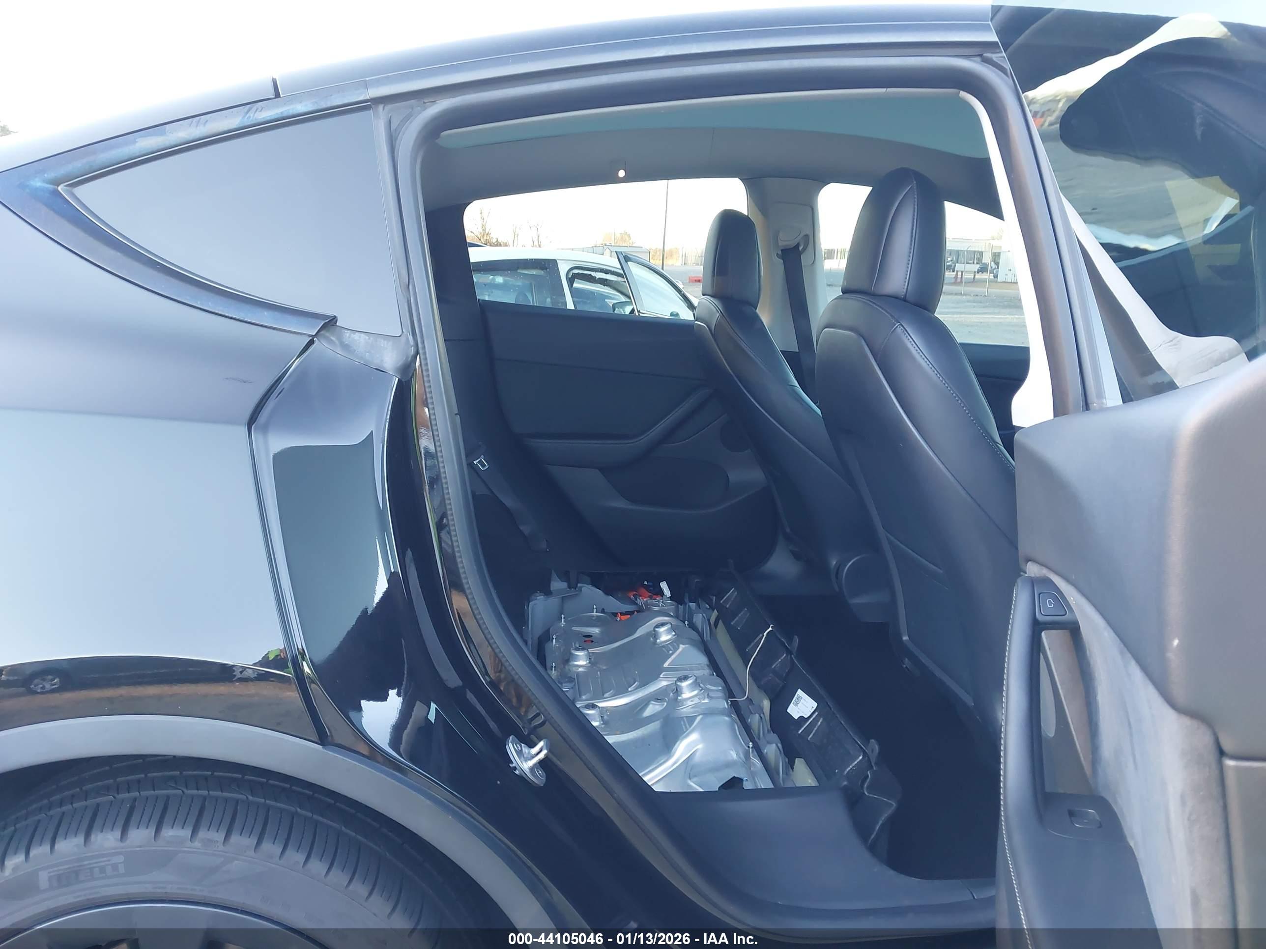 TESLA MODEL image 8