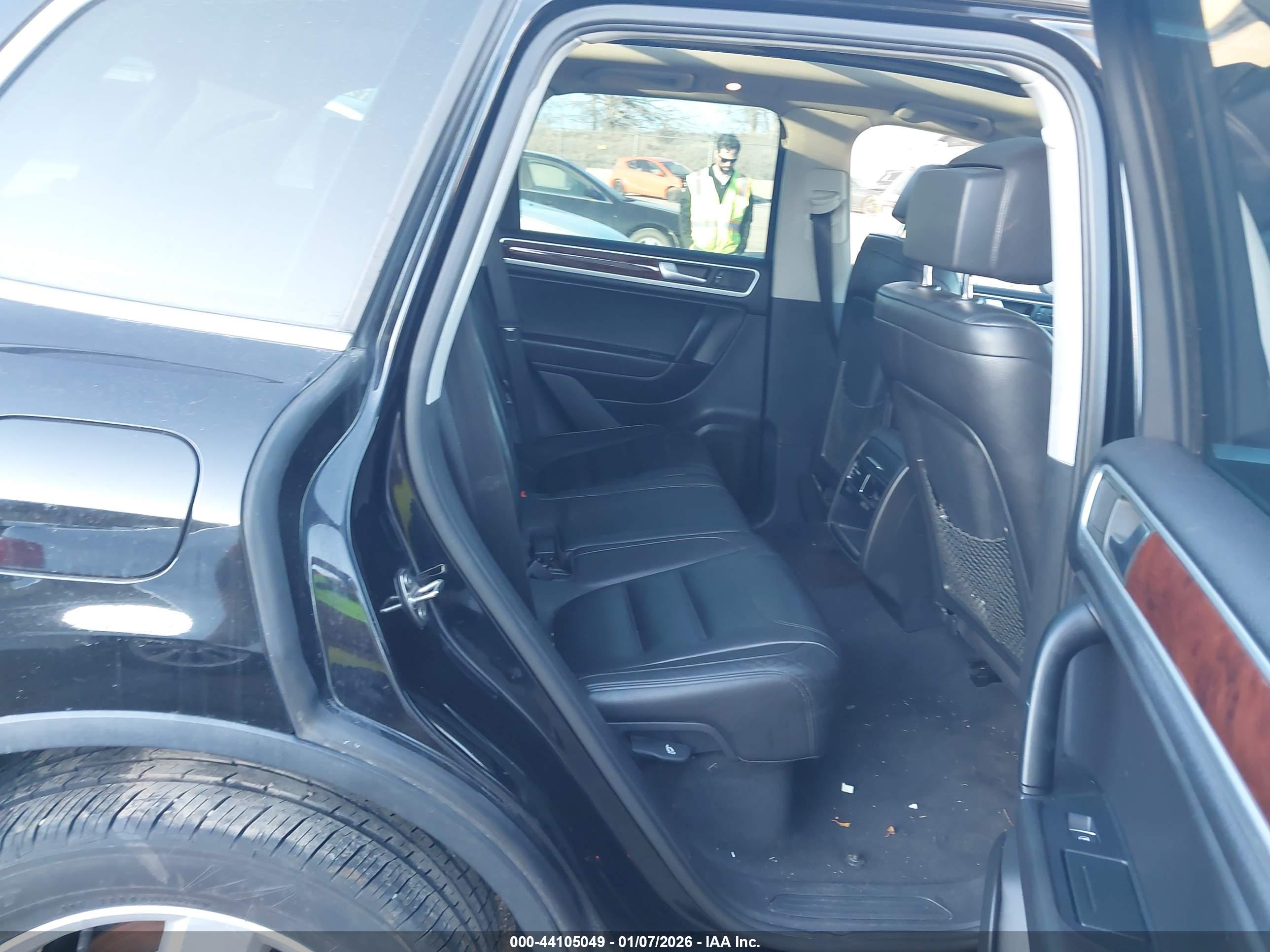 VOLKSWAGEN TOUAREG image 8