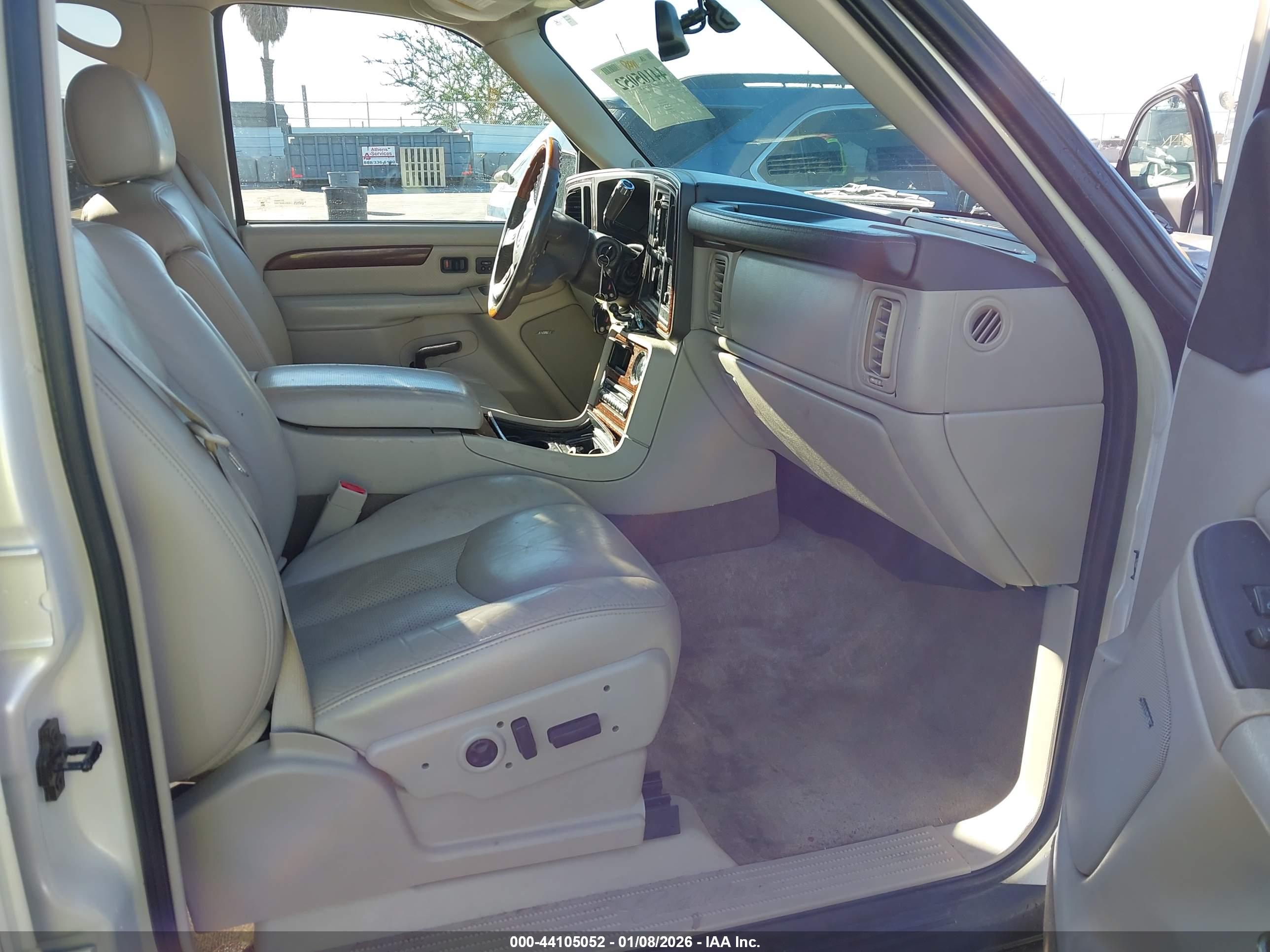 CADILLAC ESCALADE image 5