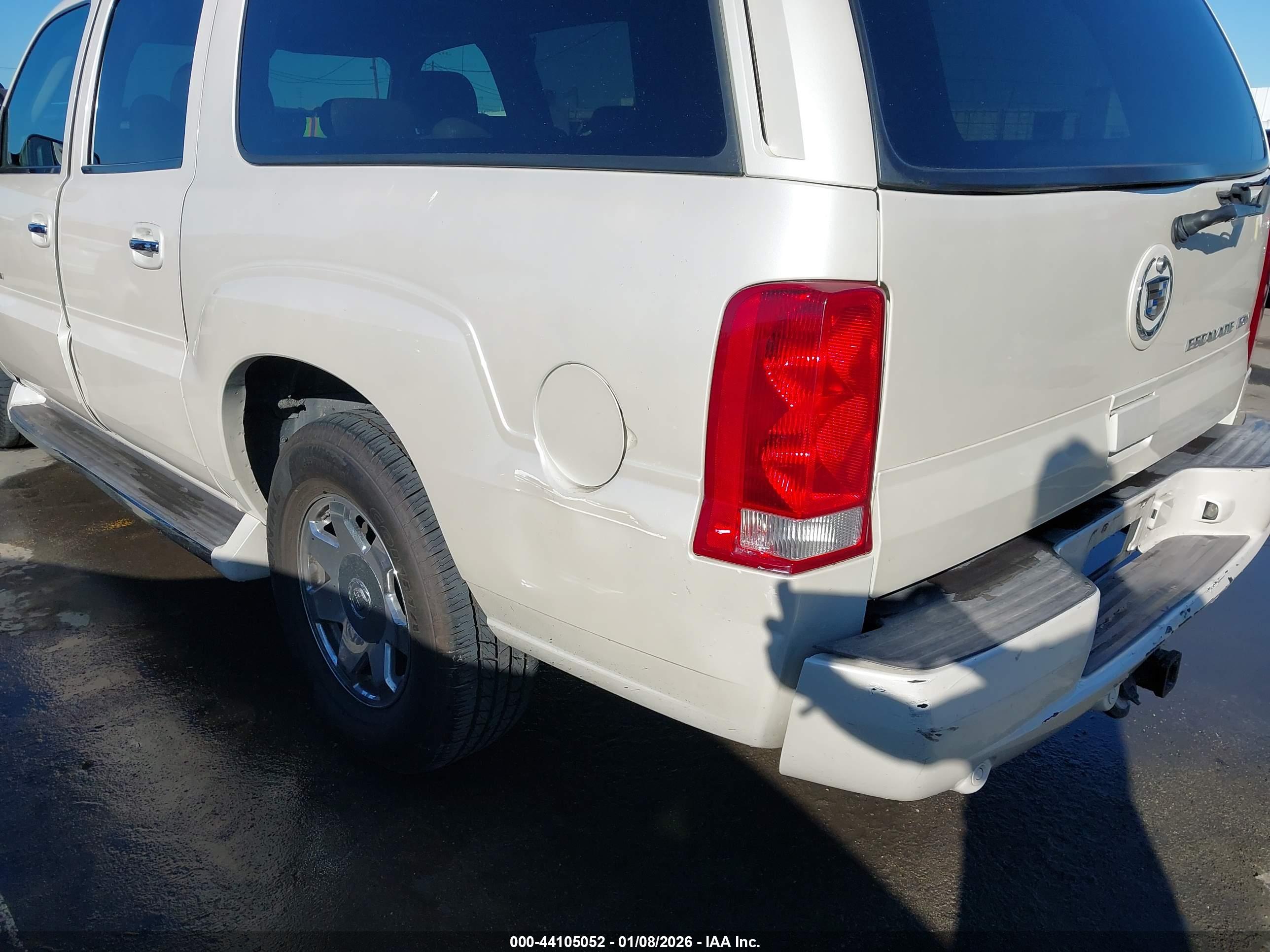 CADILLAC ESCALADE image 6