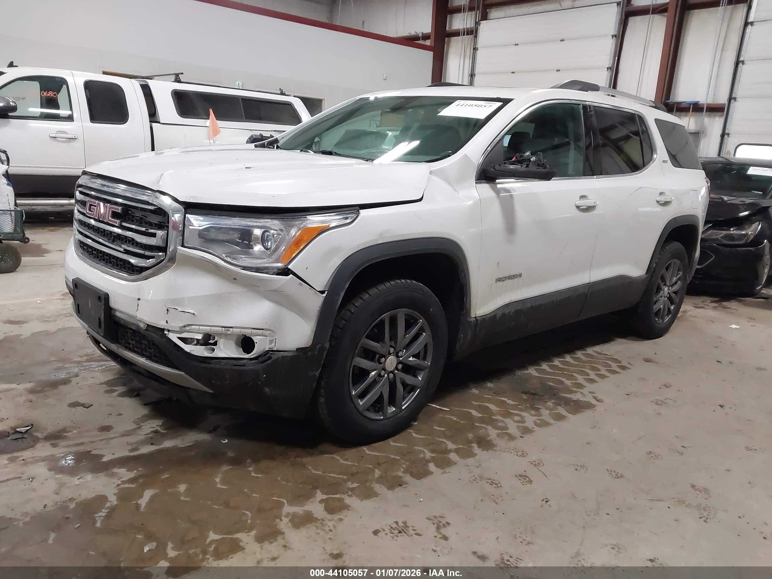 GMC ACADIA image 2