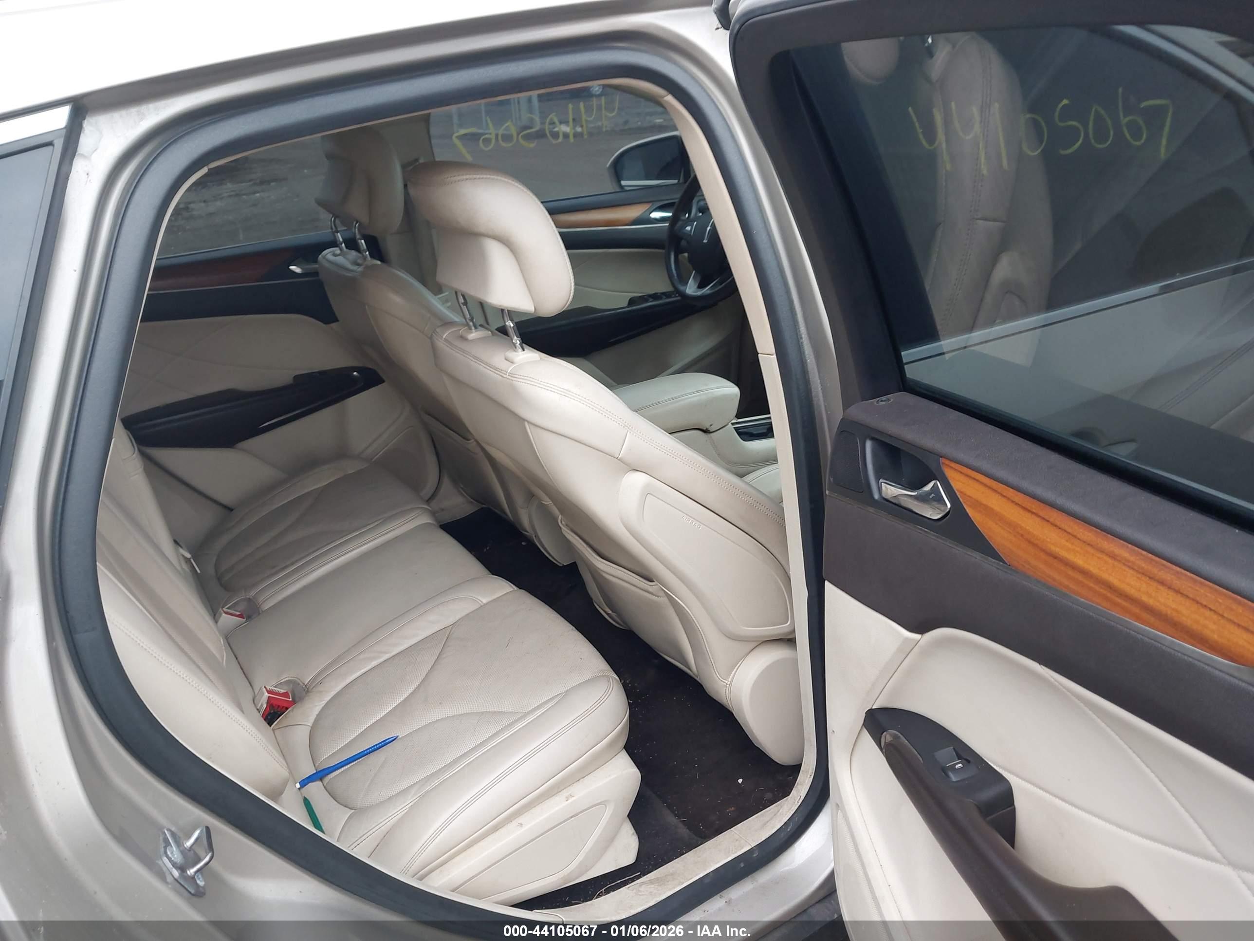 LINCOLN MKC image 8
