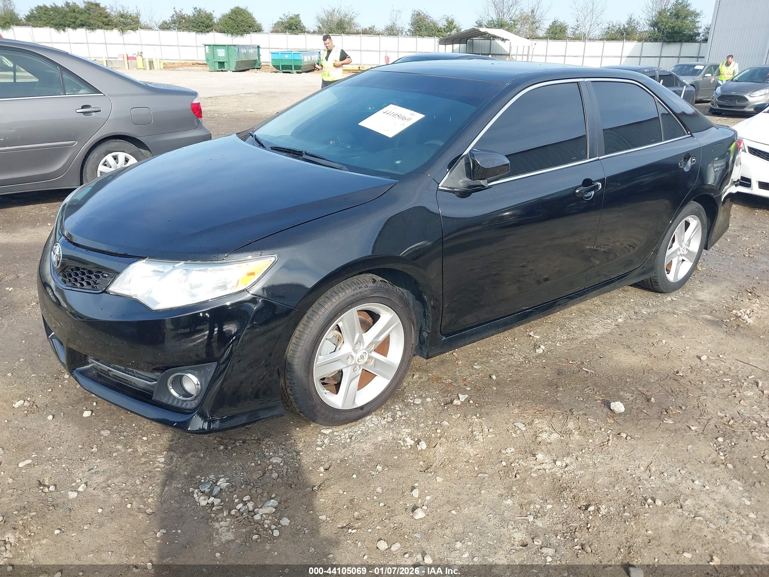 TOYOTA CAMRY image 2