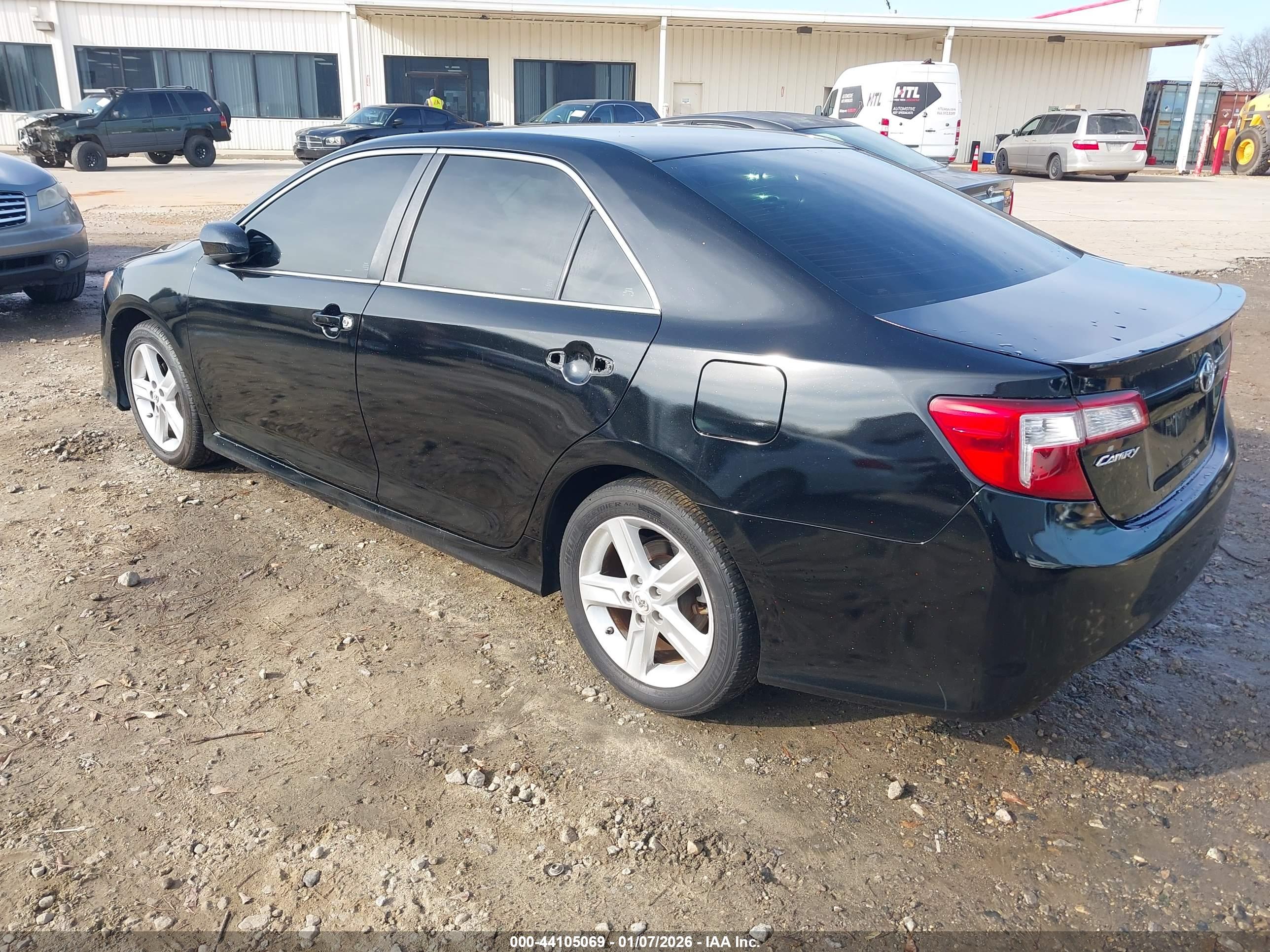 TOYOTA CAMRY image 3