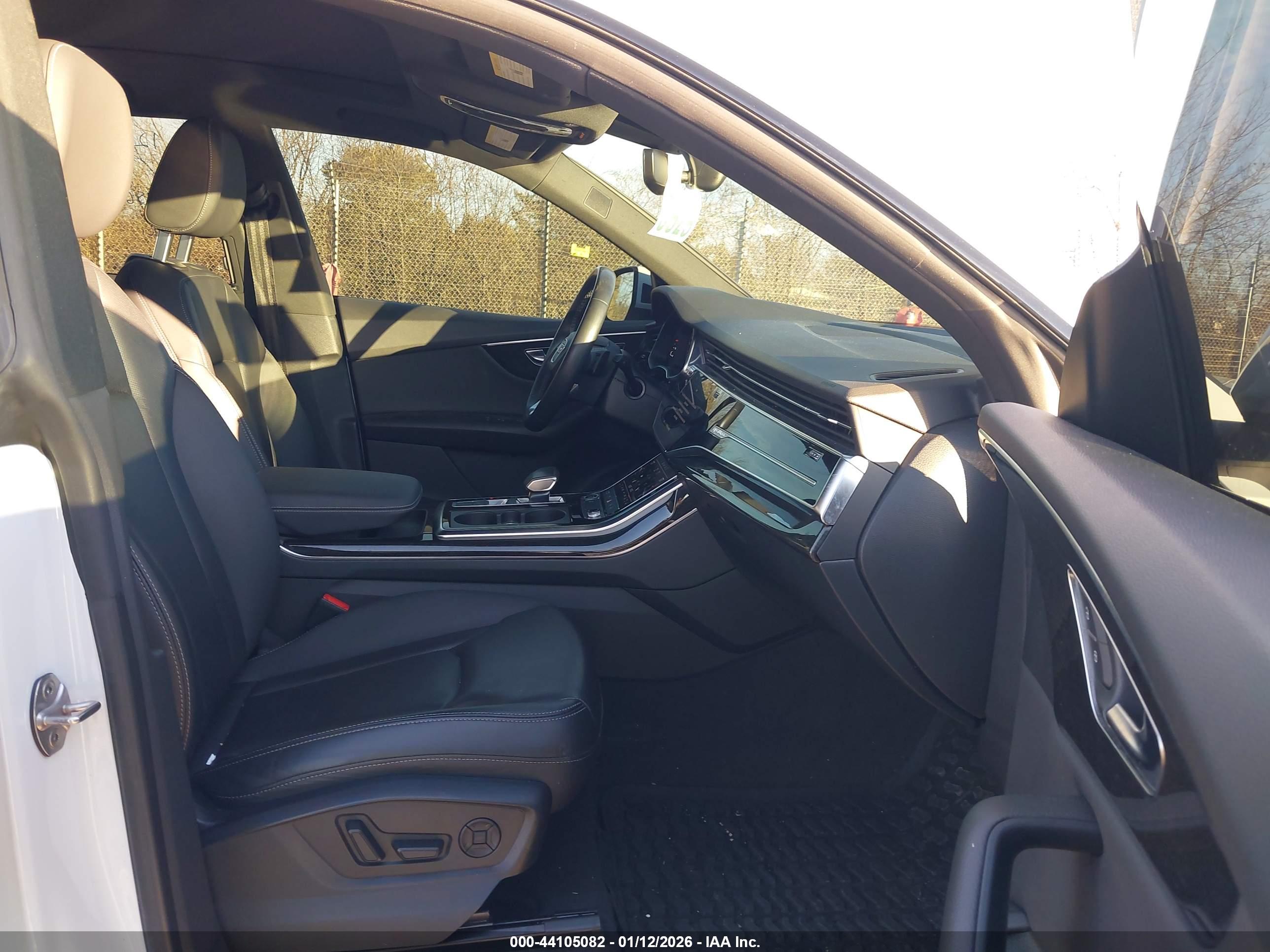 AUDI Q8 image 5